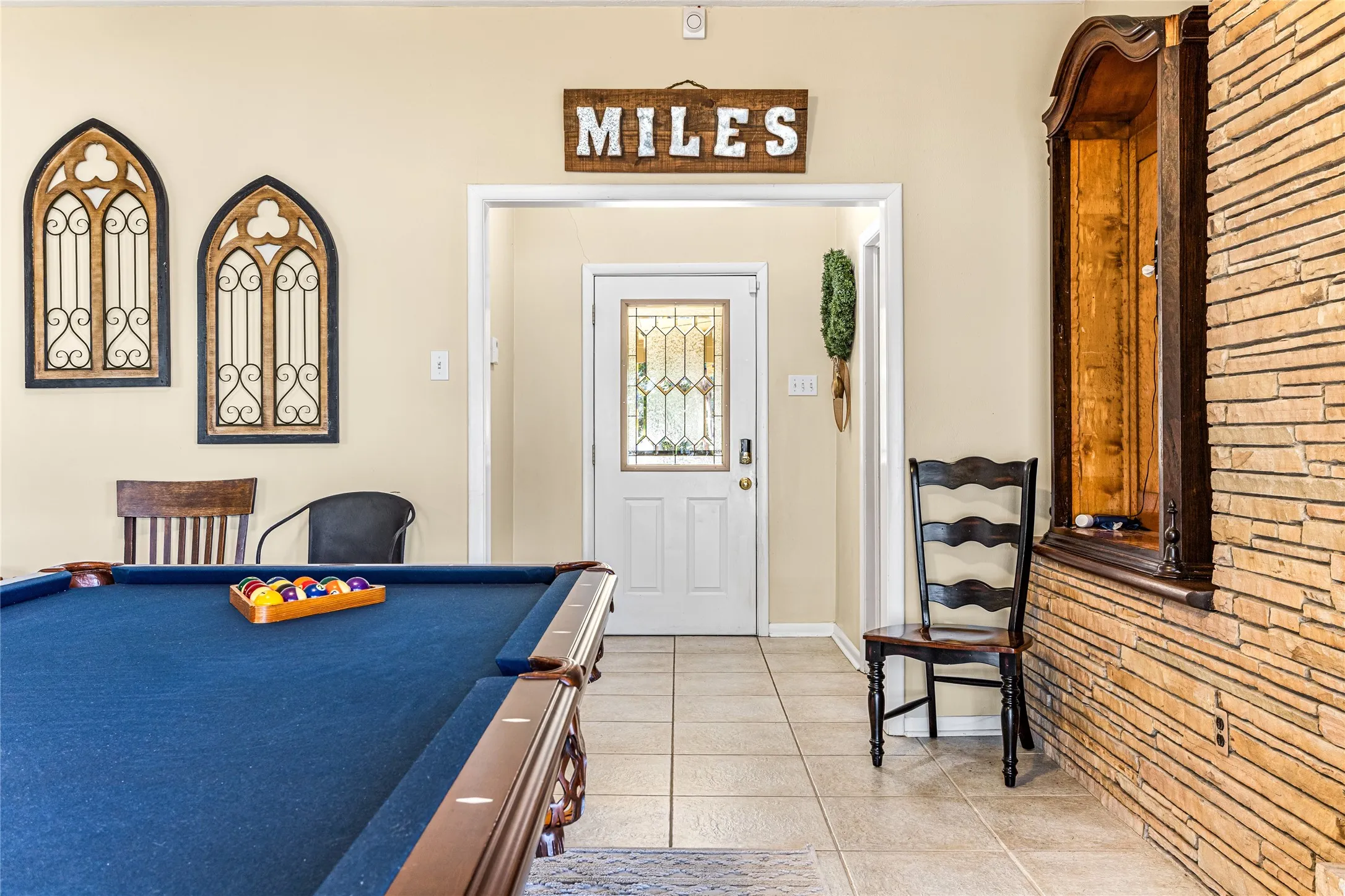 Single Family Residence For Sale in Tarrant County , 916 Kimbrough Road, Azle, Texas 76020, 2 Bedrooms, 2 Bathrooms, 1 Garage spaces, 2,721 Sqft, built in 1950, Price $855,000, mls#21324207, Real Estate Agent in Azle, Homes For Sale in Tarrant county, Homes For Sale in Azle, Realtor in Azle Texas, Real Estate Brokerage Independent Realty Texas, Luminita Cordes Realtor
