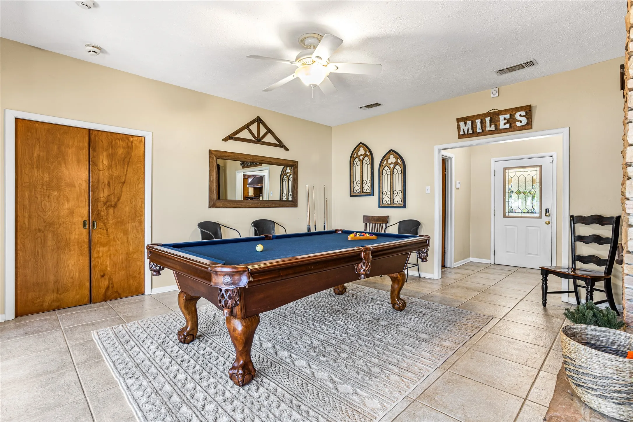 Single Family Residence For Sale in Tarrant County , 916 Kimbrough Road, Azle, Texas 76020, 2 Bedrooms, 2 Bathrooms, 1 Garage spaces, 2,721 Sqft, built in 1950, Price $855,000, mls#21324207, Real Estate Agent in Azle, Homes For Sale in Tarrant county, Homes For Sale in Azle, Realtor in Azle Texas, Real Estate Brokerage Independent Realty Texas, Luminita Cordes Realtor