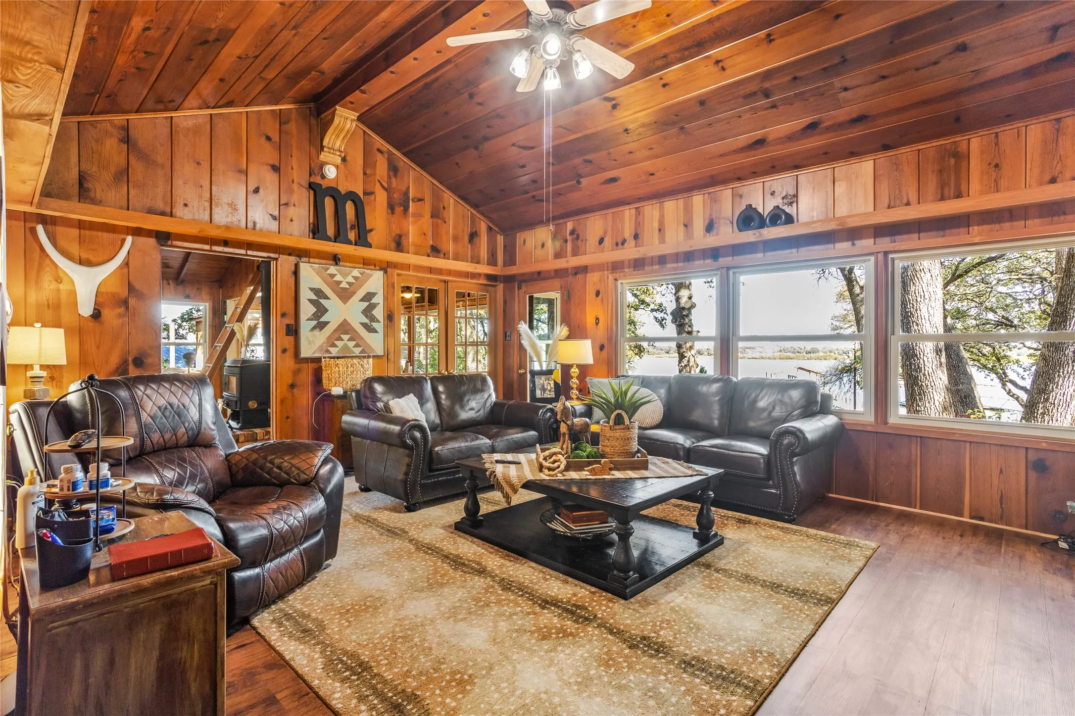 Single Family Residence For Sale in Tarrant County , 916 Kimbrough Road, Azle, Texas 76020, 2 Bedrooms, 2 Bathrooms, 1 Garage spaces, 2,721 Sqft, built in 1950, Price $855,000, mls#21324207, Real Estate Agent in Azle, Homes For Sale in Tarrant county, Homes For Sale in Azle, Realtor in Azle Texas, Real Estate Brokerage Independent Realty Texas, Luminita Cordes Realtor