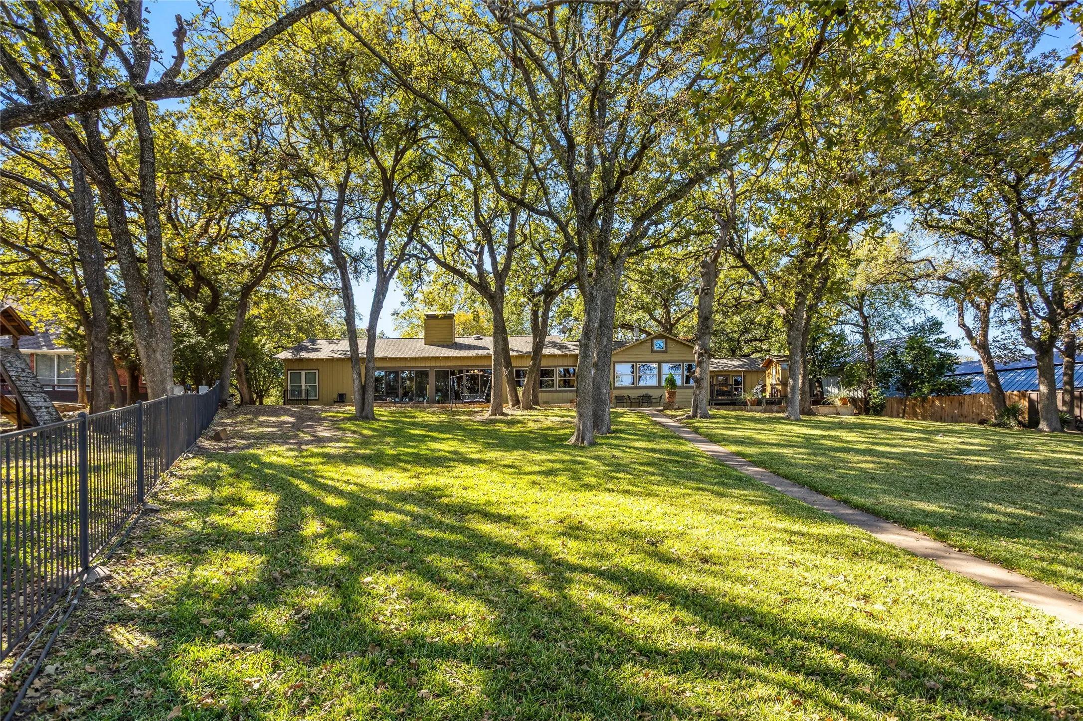 Single Family Residence For Sale in Tarrant County , 916 Kimbrough Road, Azle, Texas 76020, 2 Bedrooms, 2 Bathrooms, 1 Garage spaces, 2,721 Sqft, built in 1950, Price $855,000, mls#21324207, Real Estate Agent in Azle, Homes For Sale in Tarrant county, Homes For Sale in Azle, Realtor in Azle Texas, Real Estate Brokerage Independent Realty Texas, Luminita Cordes Realtor