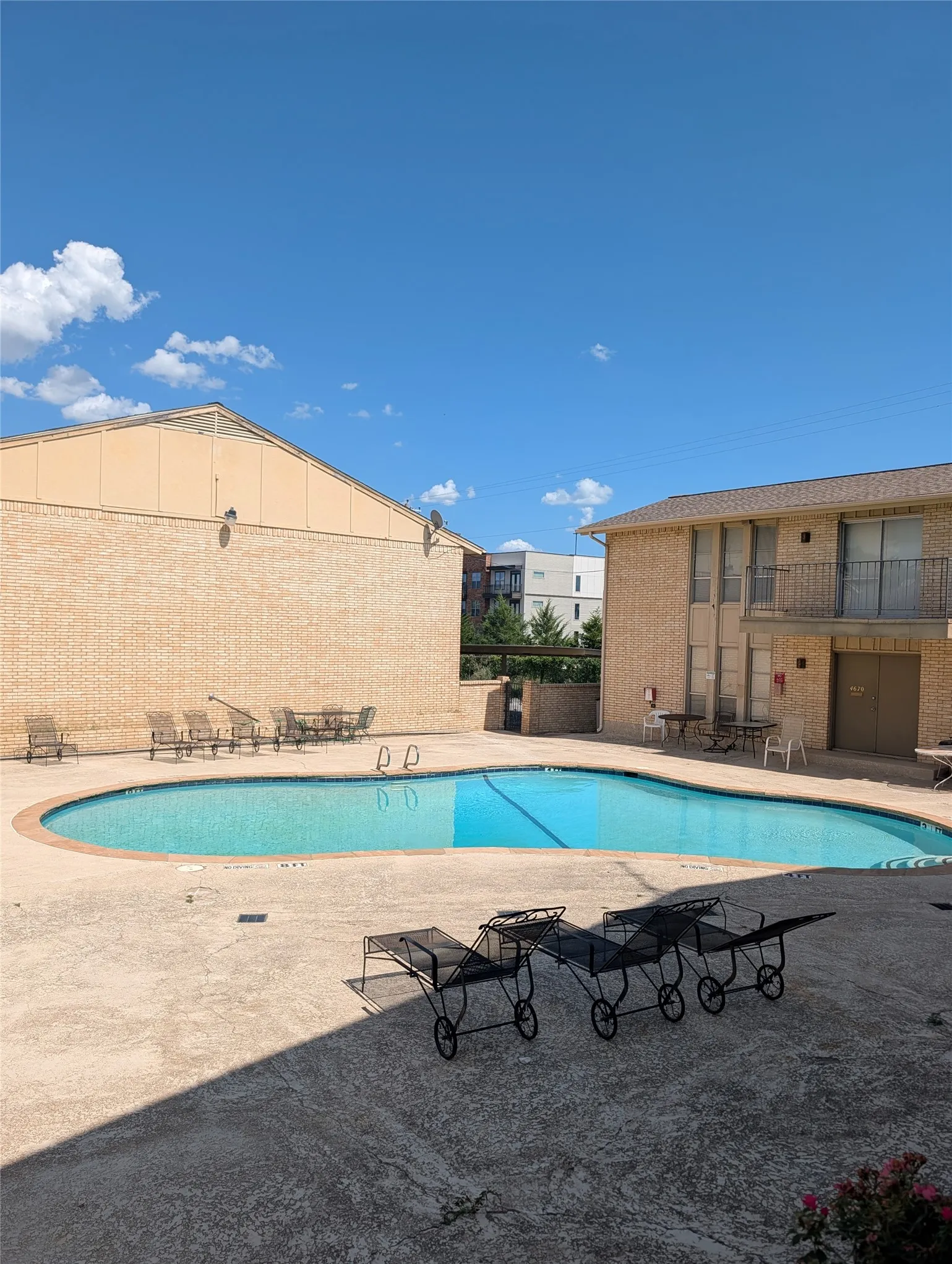 Condominium For Sale in Dallas County , 4658 Matilda #H Street, Dallas, Texas 75206, 1 Bedroom, 1 Bathroom, Garage spaces, 738 Sqft, built in 1968, mls#21324223, Real Estate Agent in Dallas, Homes For Sale in Dallas county, Homes For Sale in Dallas, Realtor in Dallas Texas, Real Estate Brokerage Independent Realty Texas, Luminita Cordes Realtor