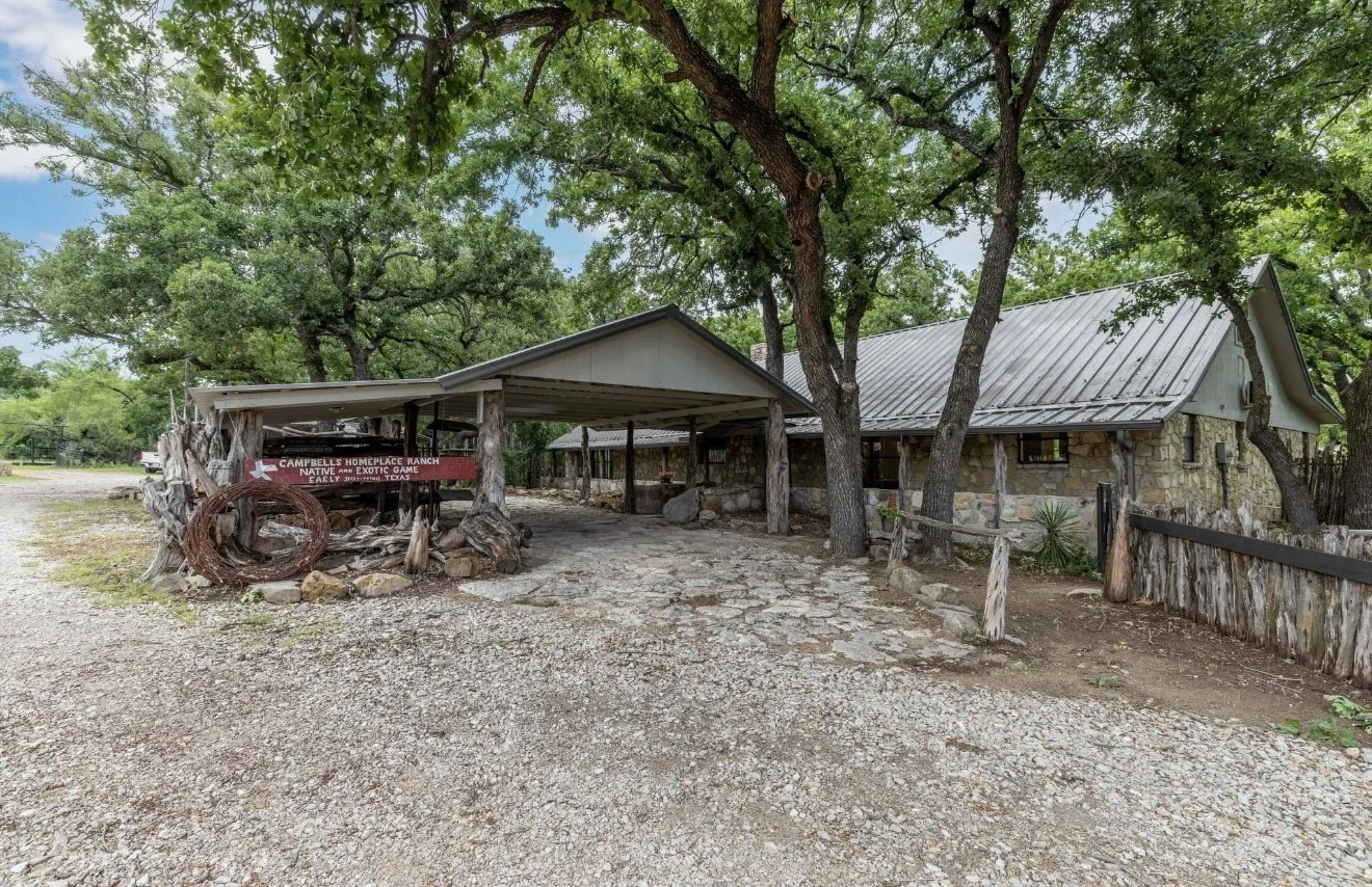 Single Family Residence For Sale in Brown County , 3296 Campbell Trail, Early, Texas 76802, 3 Bedroom, 3 Bathroom, Garage spaces, 2,808 Sqft, built in 1989, mls#21324226, Real Estate Agent in Early, Homes For Sale in Brown county, Homes For Sale in Early, Realtor in Early Texas, Real Estate Brokerage Independent Realty Texas, Luminita Cordes Realtor