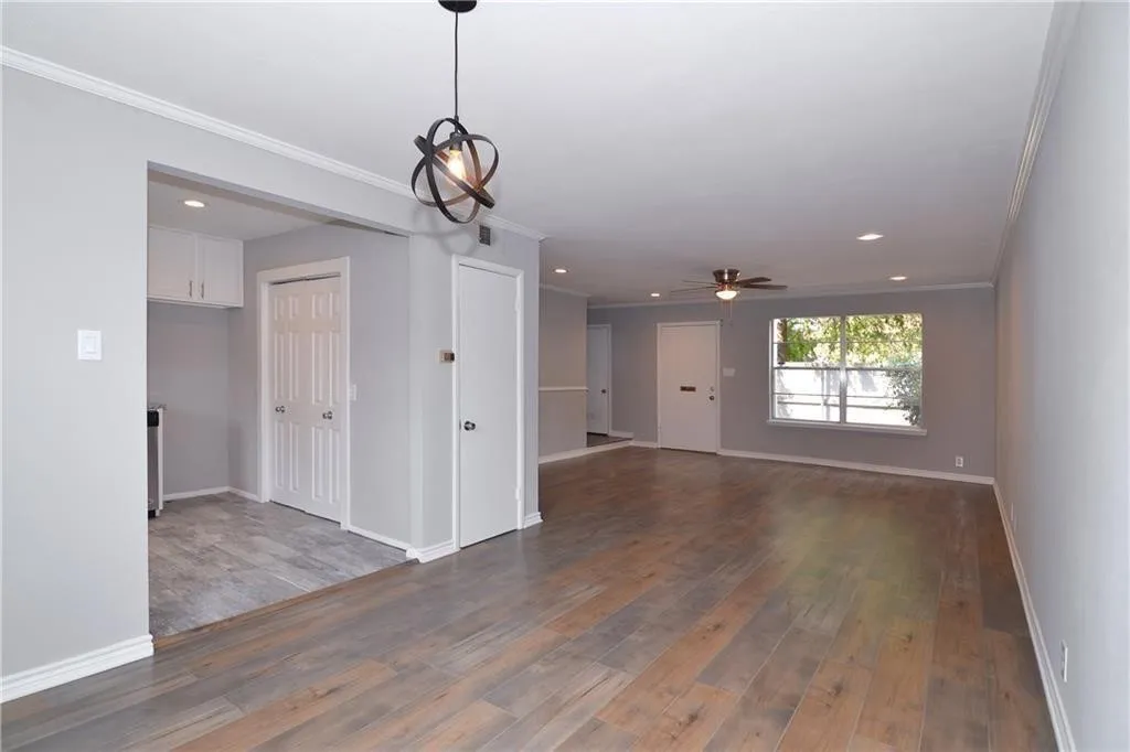 Townhouse For Rent in Dallas County , 4945 N Hall Street F-4945, Dallas, Texas 75235, 2 Bedroom, 2 Bathroom, Garage spaces, 1,147 Sqft, built in 1954, mls#21324126, Real Estate Agent in Dallas, Homes For Rent in Dallas county, Homes For Rent in Dallas, Realtor in Dallas Texas, Real Estate Brokerage Independent Realty Texas, Luminita Cordes Realtor