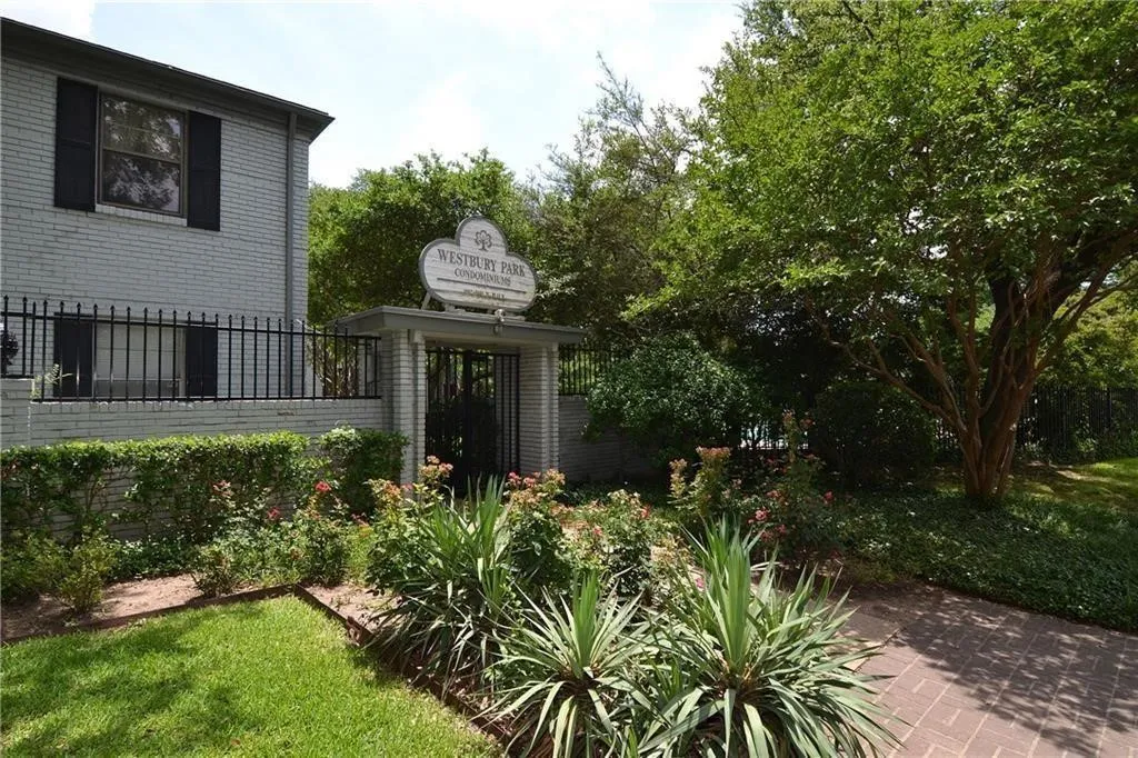 Townhouse For Rent in Dallas County , 4945 N Hall Street F-4945, Dallas, Texas 75235, 2 Bedroom, 2 Bathroom, Garage spaces, 1,147 Sqft, built in 1954, mls#21324126, Real Estate Agent in Dallas, Homes For Rent in Dallas county, Homes For Rent in Dallas, Realtor in Dallas Texas, Real Estate Brokerage Independent Realty Texas, Luminita Cordes Realtor