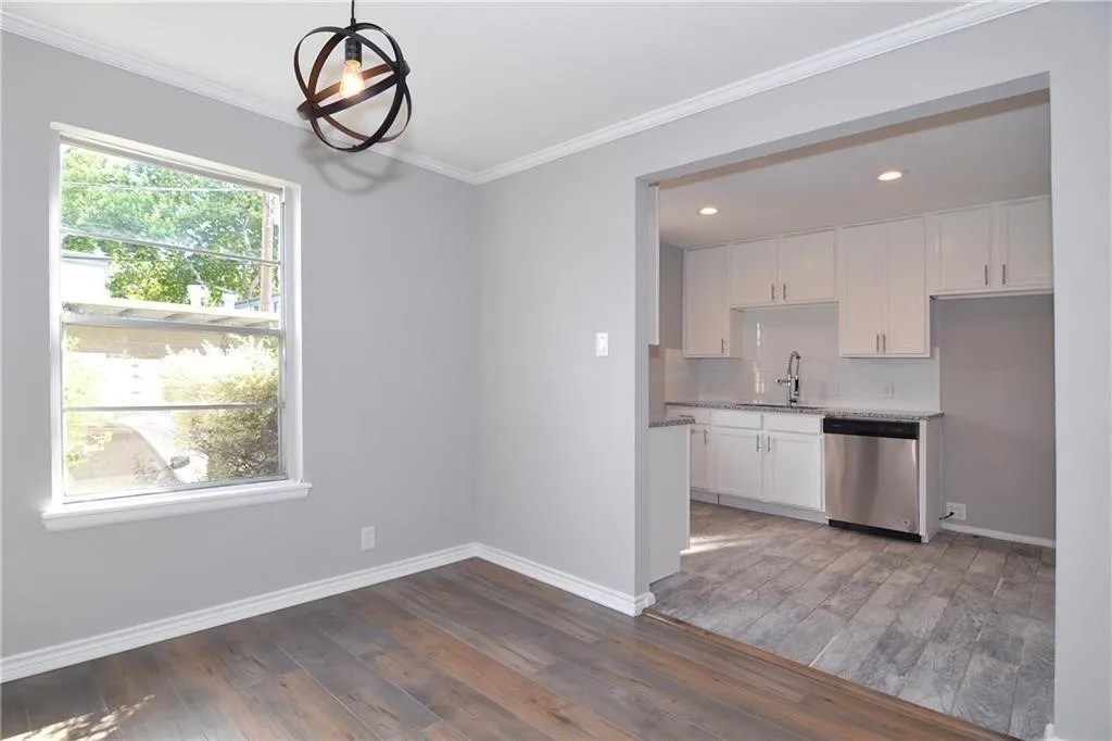 Townhouse For Rent in Dallas County , 4945 N Hall Street F-4945, Dallas, Texas 75235, 2 Bedroom, 2 Bathroom, Garage spaces, 1,147 Sqft, built in 1954, mls#21324126, Real Estate Agent in Dallas, Homes For Rent in Dallas county, Homes For Rent in Dallas, Realtor in Dallas Texas, Real Estate Brokerage Independent Realty Texas, Luminita Cordes Realtor
