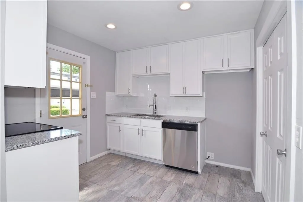 Townhouse For Rent in Dallas County , 4945 N Hall Street F-4945, Dallas, Texas 75235, 2 Bedroom, 2 Bathroom, Garage spaces, 1,147 Sqft, built in 1954, mls#21324126, Real Estate Agent in Dallas, Homes For Rent in Dallas county, Homes For Rent in Dallas, Realtor in Dallas Texas, Real Estate Brokerage Independent Realty Texas, Luminita Cordes Realtor