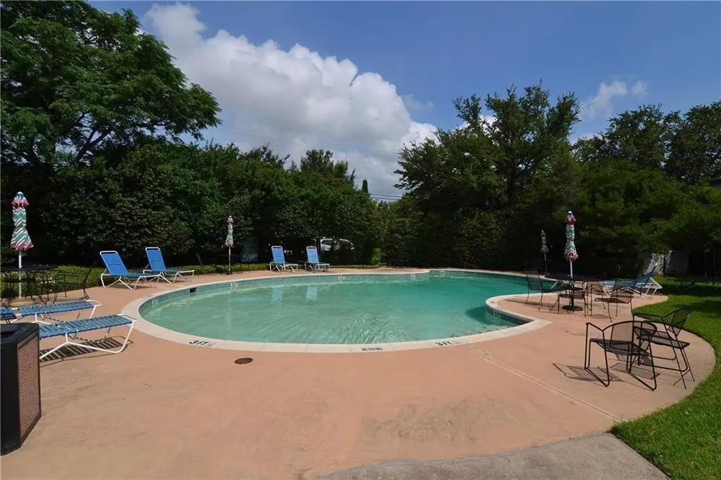 Townhouse For Rent in Dallas County , 4945 N Hall Street F-4945, Dallas, Texas 75235, 2 Bedroom, 2 Bathroom, Garage spaces, 1,147 Sqft, built in 1954, mls#21324126, Real Estate Agent in Dallas, Homes For Rent in Dallas county, Homes For Rent in Dallas, Realtor in Dallas Texas, Real Estate Brokerage Independent Realty Texas, Luminita Cordes Realtor