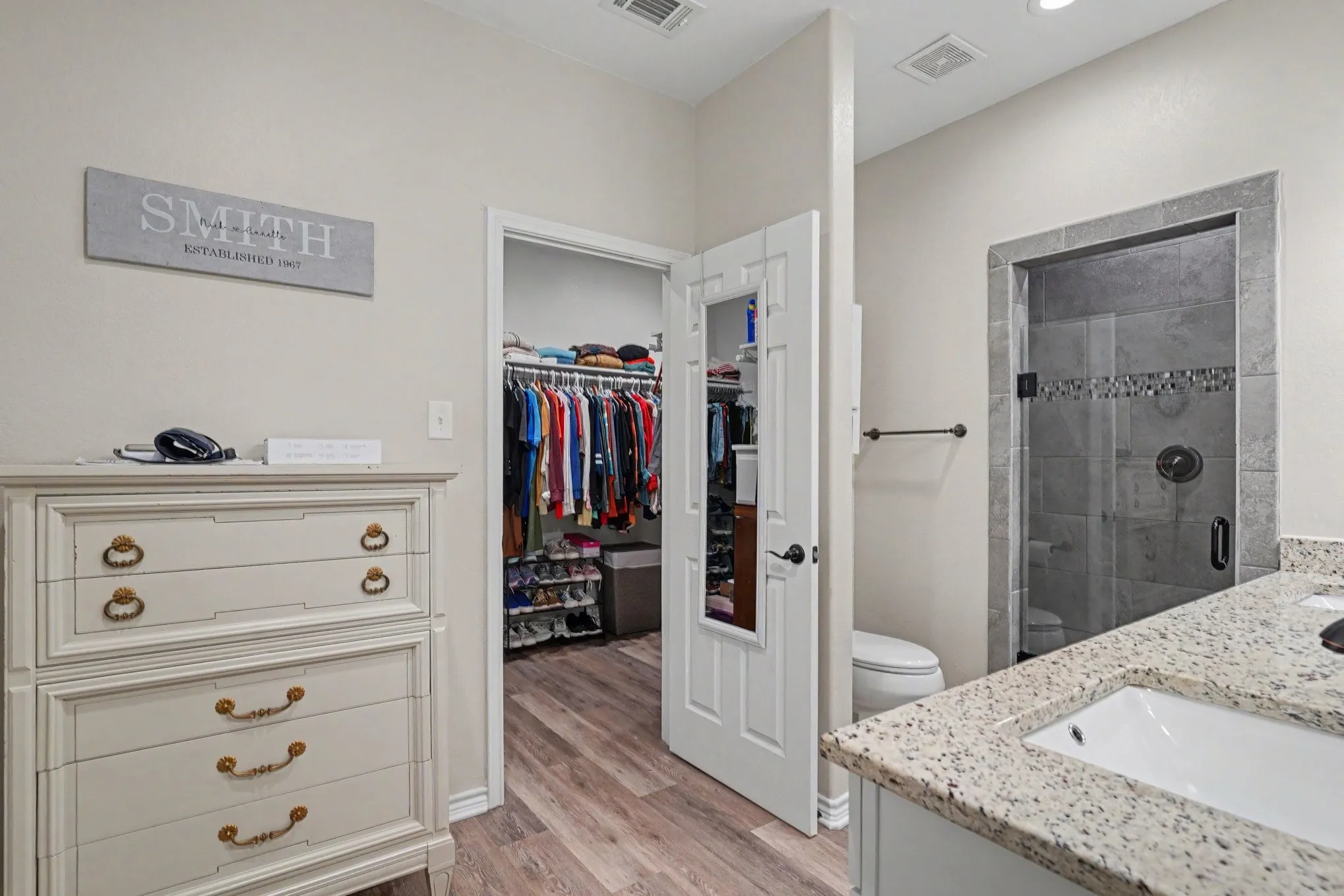 Single Family Residence For Sale in Wise County , 125 Rolling Hills Boulevard, Alvord, Texas 76225, 2 Bedrooms, 3 Bathrooms, 2 Garage spaces, 1,980 Sqft, built in 2020, Price $535,000, mls#21317412, Real Estate Agent in Alvord, Homes For Sale in Wise county, Homes For Sale in Alvord, Realtor in Alvord Texas, Real Estate Brokerage Independent Realty Texas, Luminita Cordes Realtor