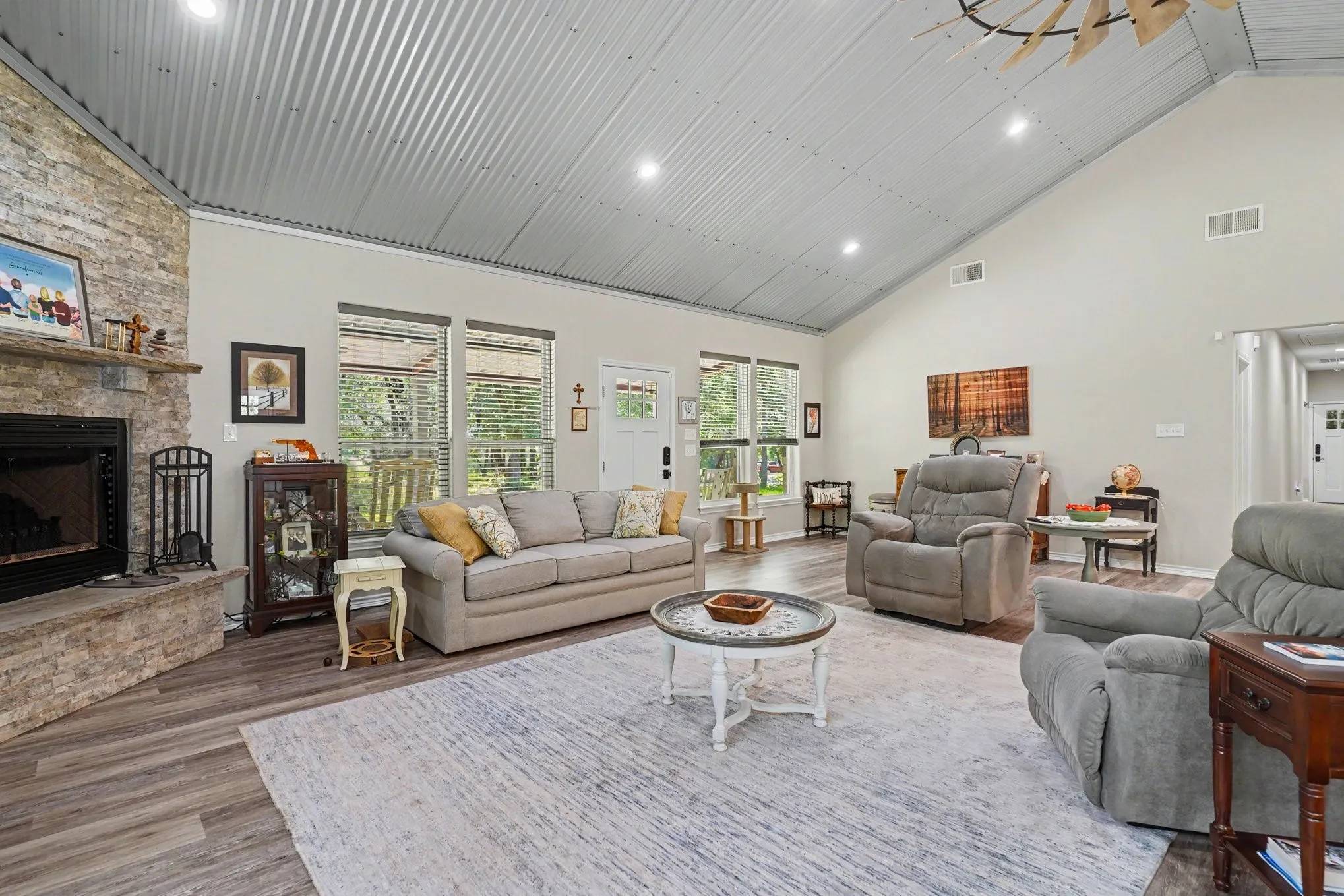 Single Family Residence For Sale in Wise County , 125 Rolling Hills Boulevard, Alvord, Texas 76225, 2 Bedrooms, 3 Bathrooms, 2 Garage spaces, 1,980 Sqft, built in 2020, Price $535,000, mls#21317412, Real Estate Agent in Alvord, Homes For Sale in Wise county, Homes For Sale in Alvord, Realtor in Alvord Texas, Real Estate Brokerage Independent Realty Texas, Luminita Cordes Realtor