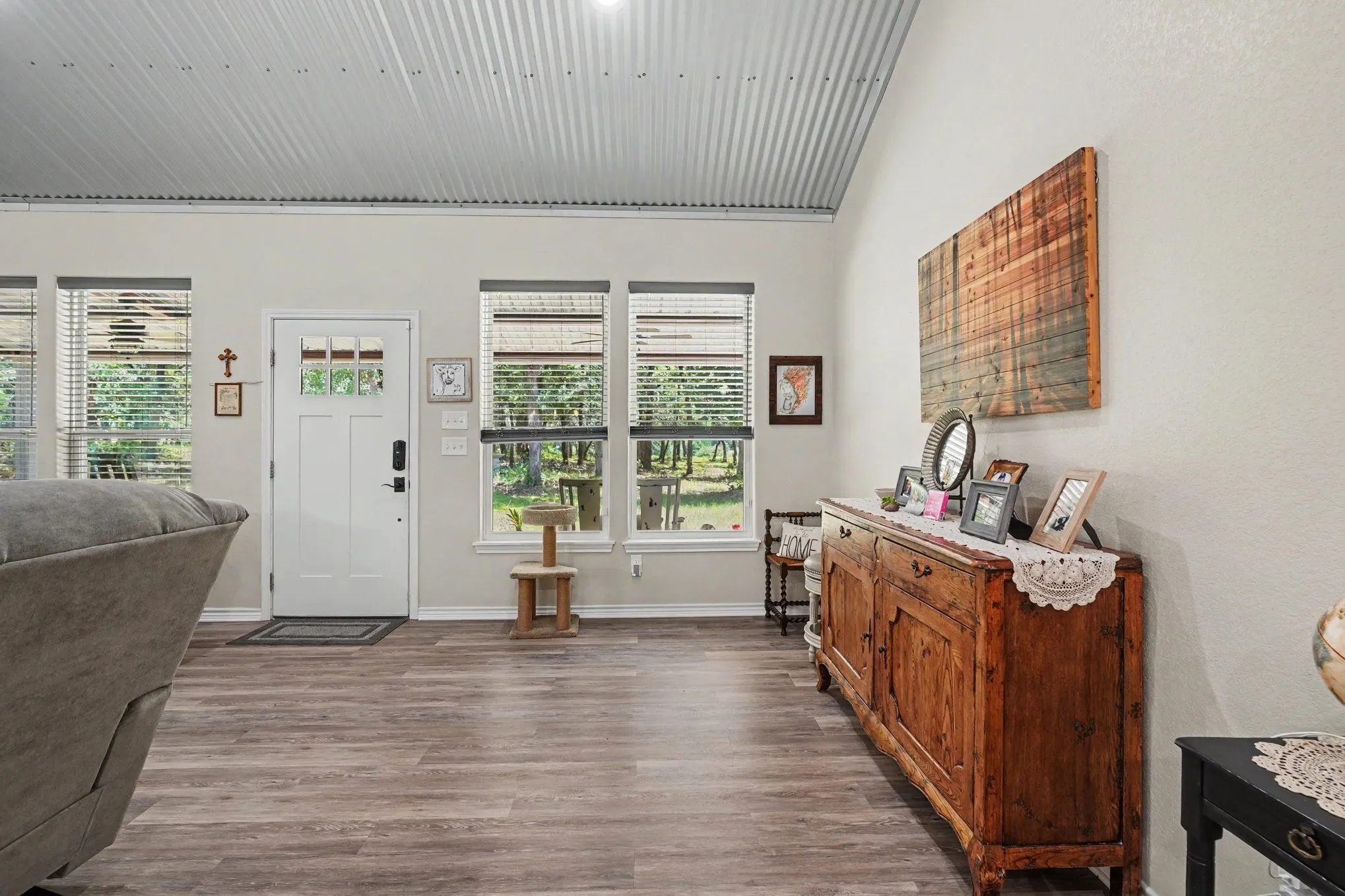 Single Family Residence For Sale in Wise County , 125 Rolling Hills Boulevard, Alvord, Texas 76225, 2 Bedrooms, 3 Bathrooms, 2 Garage spaces, 1,980 Sqft, built in 2020, Price $535,000, mls#21317412, Real Estate Agent in Alvord, Homes For Sale in Wise county, Homes For Sale in Alvord, Realtor in Alvord Texas, Real Estate Brokerage Independent Realty Texas, Luminita Cordes Realtor