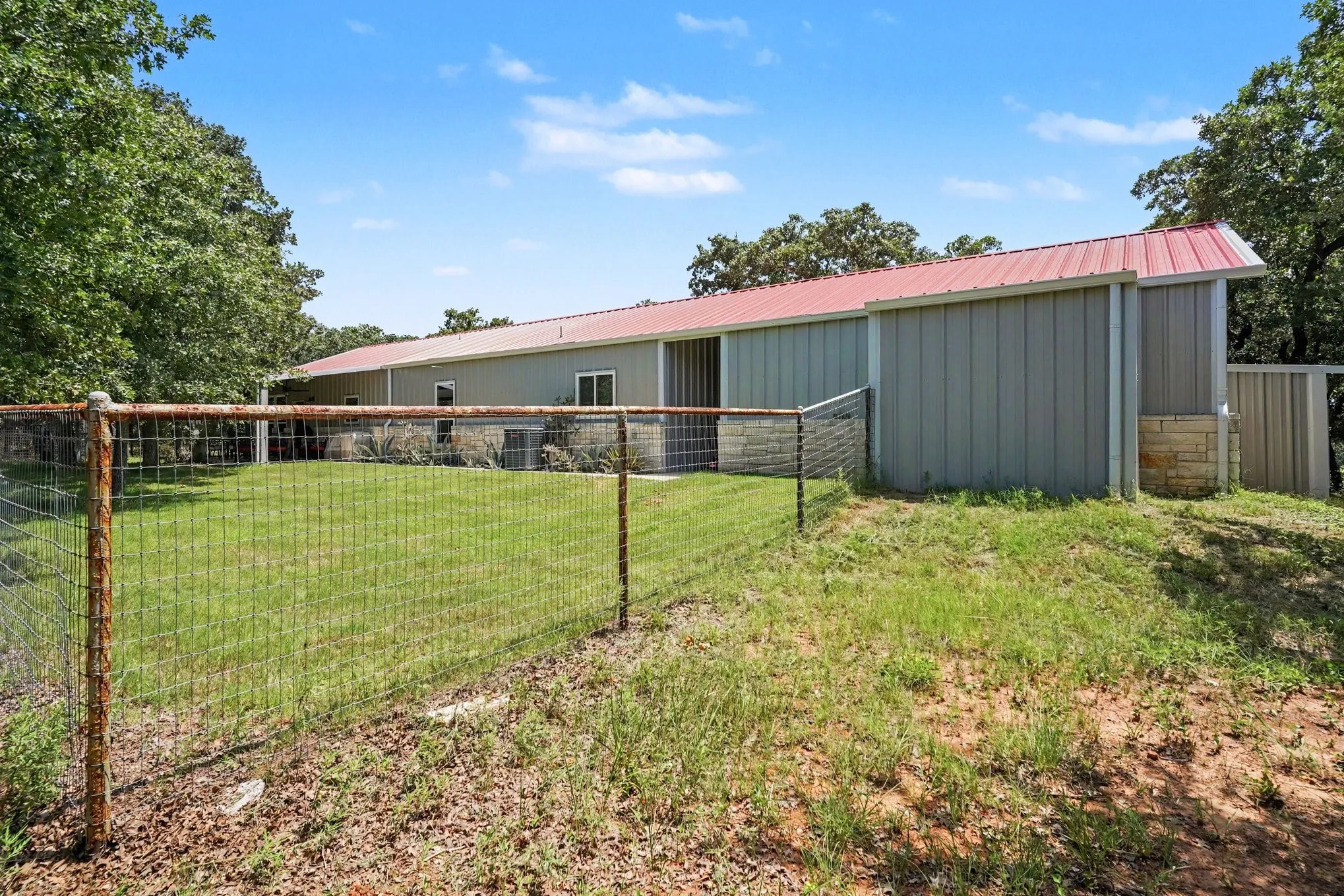 Single Family Residence For Sale in Wise County , 125 Rolling Hills Boulevard, Alvord, Texas 76225, 2 Bedrooms, 3 Bathrooms, 2 Garage spaces, 1,980 Sqft, built in 2020, Price $535,000, mls#21317412, Real Estate Agent in Alvord, Homes For Sale in Wise county, Homes For Sale in Alvord, Realtor in Alvord Texas, Real Estate Brokerage Independent Realty Texas, Luminita Cordes Realtor