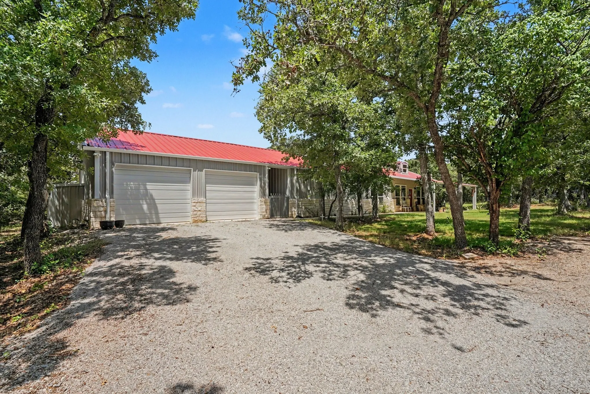 Single Family Residence For Sale in Wise County , 125 Rolling Hills Boulevard, Alvord, Texas 76225, 2 Bedrooms, 3 Bathrooms, 2 Garage spaces, 1,980 Sqft, built in 2020, Price $535,000, mls#21317412, Real Estate Agent in Alvord, Homes For Sale in Wise county, Homes For Sale in Alvord, Realtor in Alvord Texas, Real Estate Brokerage Independent Realty Texas, Luminita Cordes Realtor