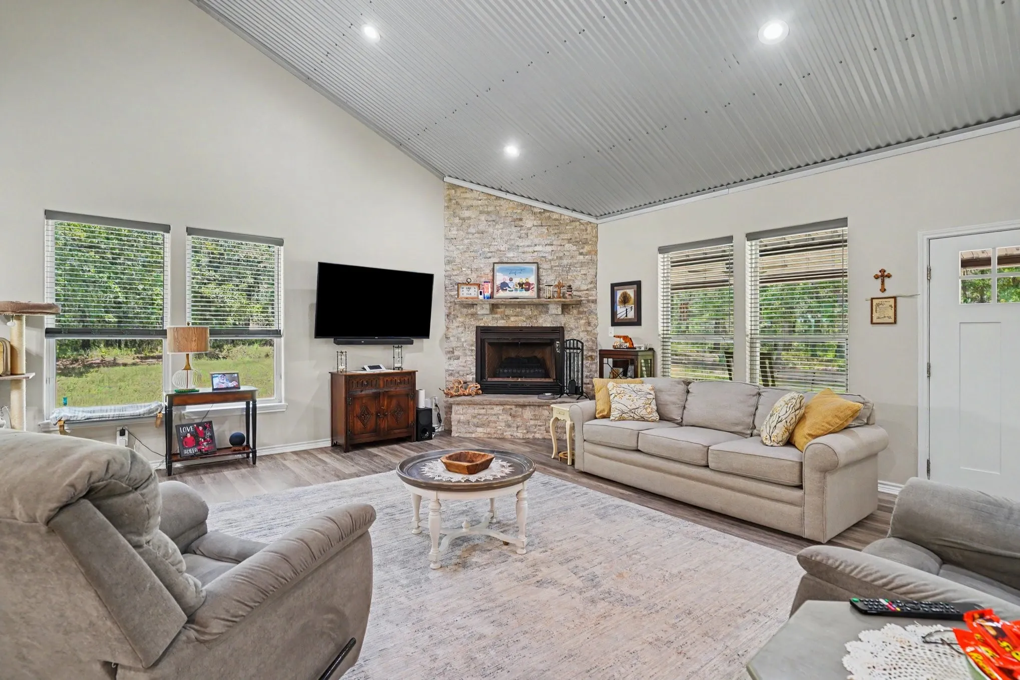 Single Family Residence For Sale in Wise County , 125 Rolling Hills Boulevard, Alvord, Texas 76225, 2 Bedrooms, 3 Bathrooms, 2 Garage spaces, 1,980 Sqft, built in 2020, Price $535,000, mls#21317412, Real Estate Agent in Alvord, Homes For Sale in Wise county, Homes For Sale in Alvord, Realtor in Alvord Texas, Real Estate Brokerage Independent Realty Texas, Luminita Cordes Realtor