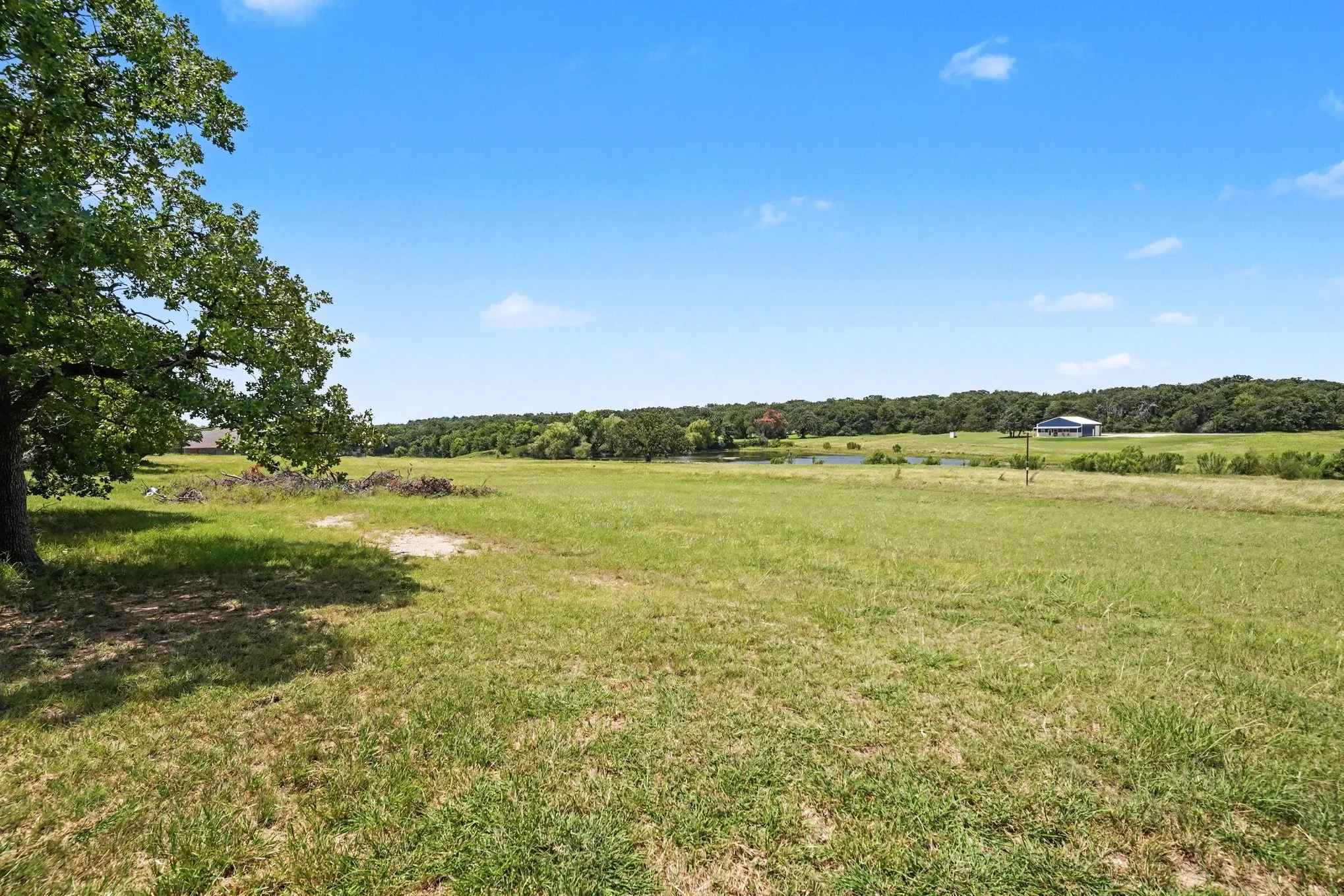 Single Family Residence For Sale in Wise County , 125 Rolling Hills Boulevard, Alvord, Texas 76225, 2 Bedrooms, 3 Bathrooms, 2 Garage spaces, 1,980 Sqft, built in 2020, Price $535,000, mls#21317412, Real Estate Agent in Alvord, Homes For Sale in Wise county, Homes For Sale in Alvord, Realtor in Alvord Texas, Real Estate Brokerage Independent Realty Texas, Luminita Cordes Realtor