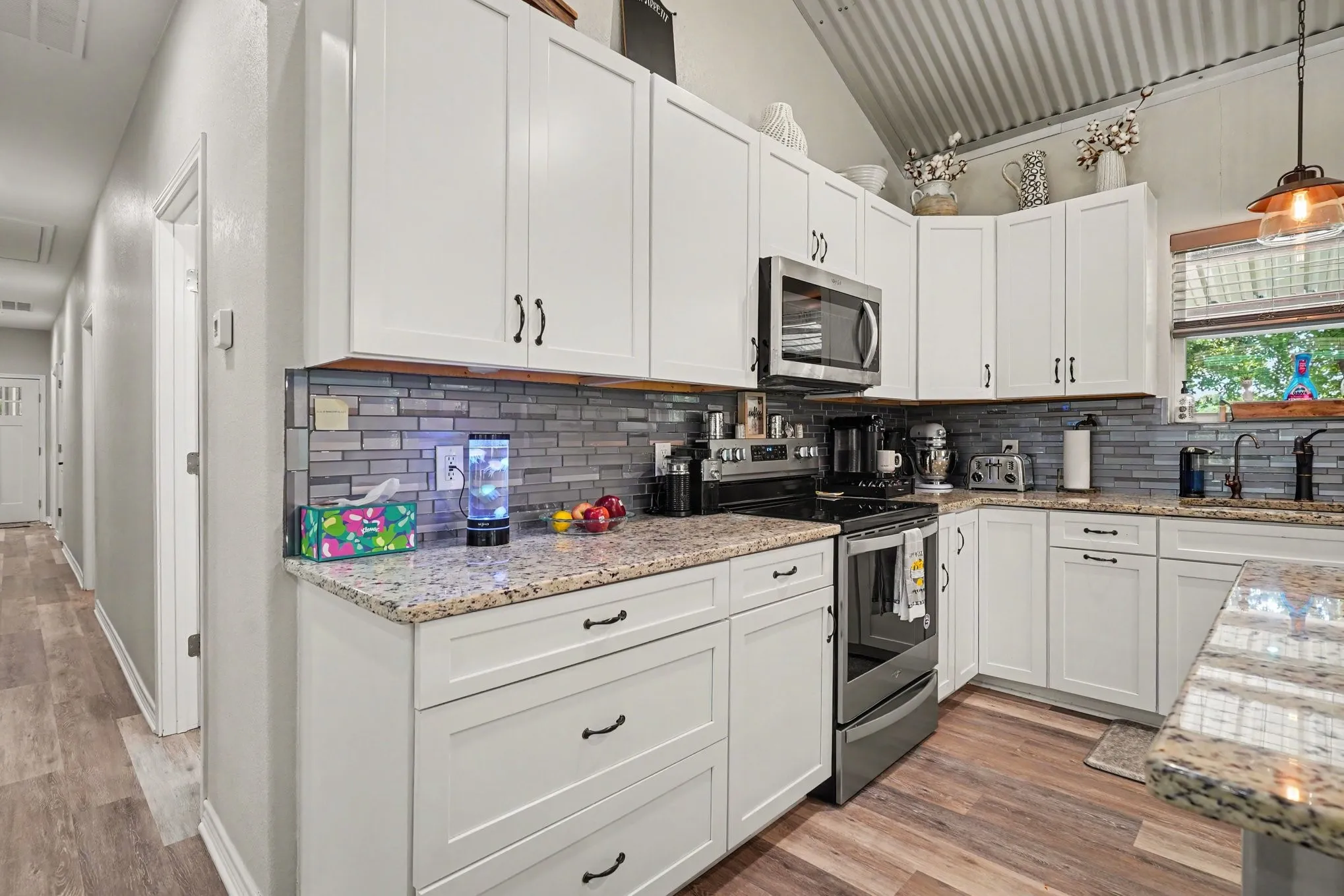 Single Family Residence For Sale in Wise County , 125 Rolling Hills Boulevard, Alvord, Texas 76225, 2 Bedrooms, 3 Bathrooms, 2 Garage spaces, 1,980 Sqft, built in 2020, Price $535,000, mls#21317412, Real Estate Agent in Alvord, Homes For Sale in Wise county, Homes For Sale in Alvord, Realtor in Alvord Texas, Real Estate Brokerage Independent Realty Texas, Luminita Cordes Realtor