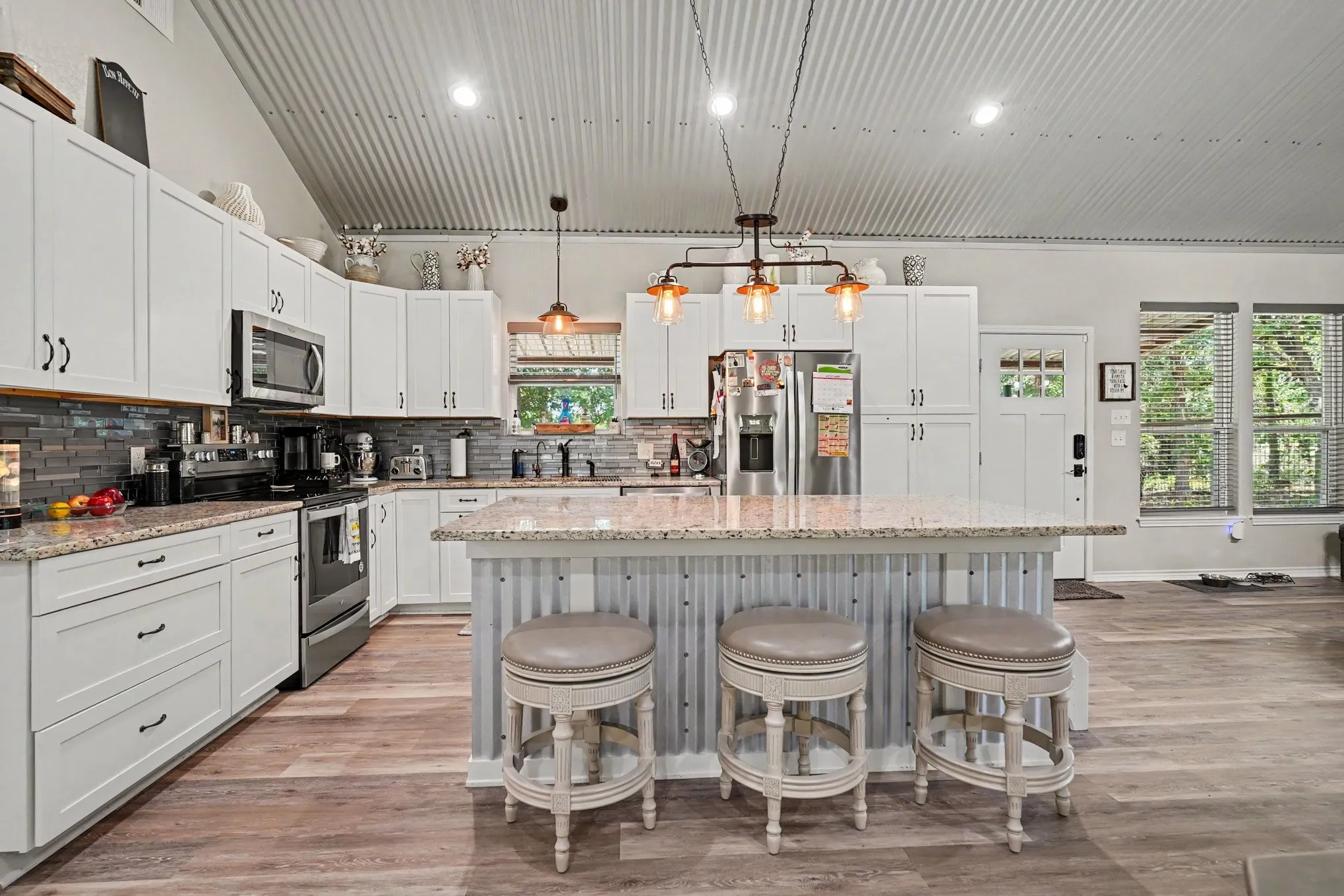 Single Family Residence For Sale in Wise County , 125 Rolling Hills Boulevard, Alvord, Texas 76225, 2 Bedrooms, 3 Bathrooms, 2 Garage spaces, 1,980 Sqft, built in 2020, Price $535,000, mls#21317412, Real Estate Agent in Alvord, Homes For Sale in Wise county, Homes For Sale in Alvord, Realtor in Alvord Texas, Real Estate Brokerage Independent Realty Texas, Luminita Cordes Realtor