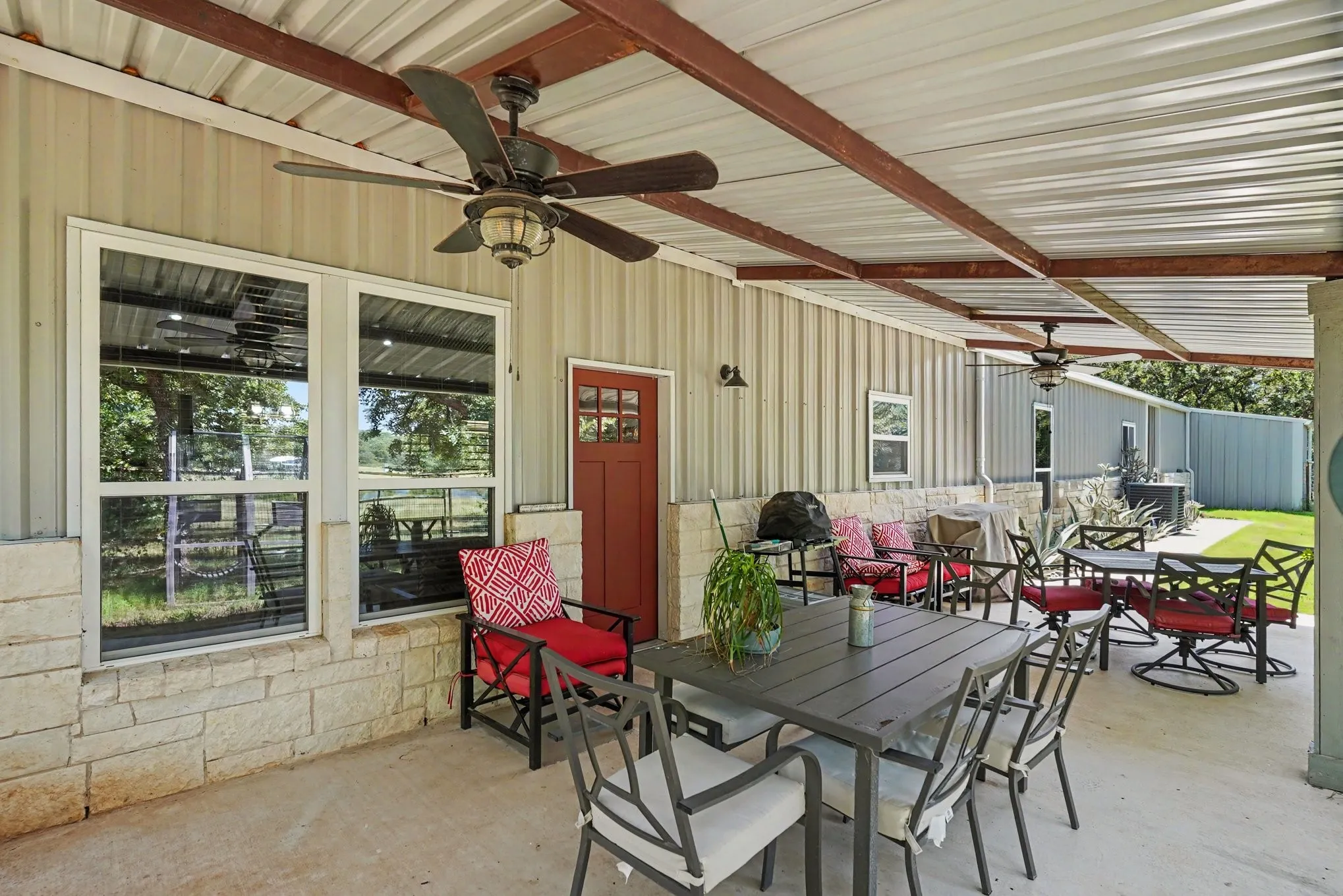 Single Family Residence For Sale in Wise County , 125 Rolling Hills Boulevard, Alvord, Texas 76225, 2 Bedrooms, 3 Bathrooms, 2 Garage spaces, 1,980 Sqft, built in 2020, Price $535,000, mls#21317412, Real Estate Agent in Alvord, Homes For Sale in Wise county, Homes For Sale in Alvord, Realtor in Alvord Texas, Real Estate Brokerage Independent Realty Texas, Luminita Cordes Realtor
