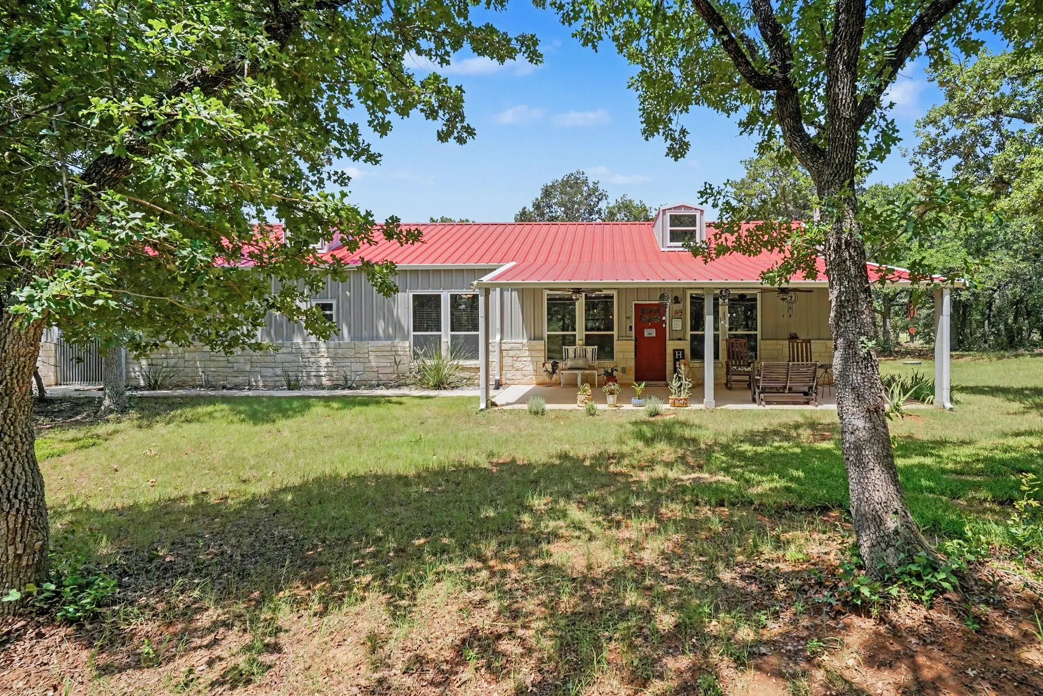 Single Family Residence For Sale in Wise County , 125 Rolling Hills Boulevard, Alvord, Texas 76225, 2 Bedrooms, 3 Bathrooms, 2 Garage spaces, 1,980 Sqft, built in 2020, Price $535,000, mls#21317412, Real Estate Agent in Alvord, Homes For Sale in Wise county, Homes For Sale in Alvord, Realtor in Alvord Texas, Real Estate Brokerage Independent Realty Texas, Luminita Cordes Realtor