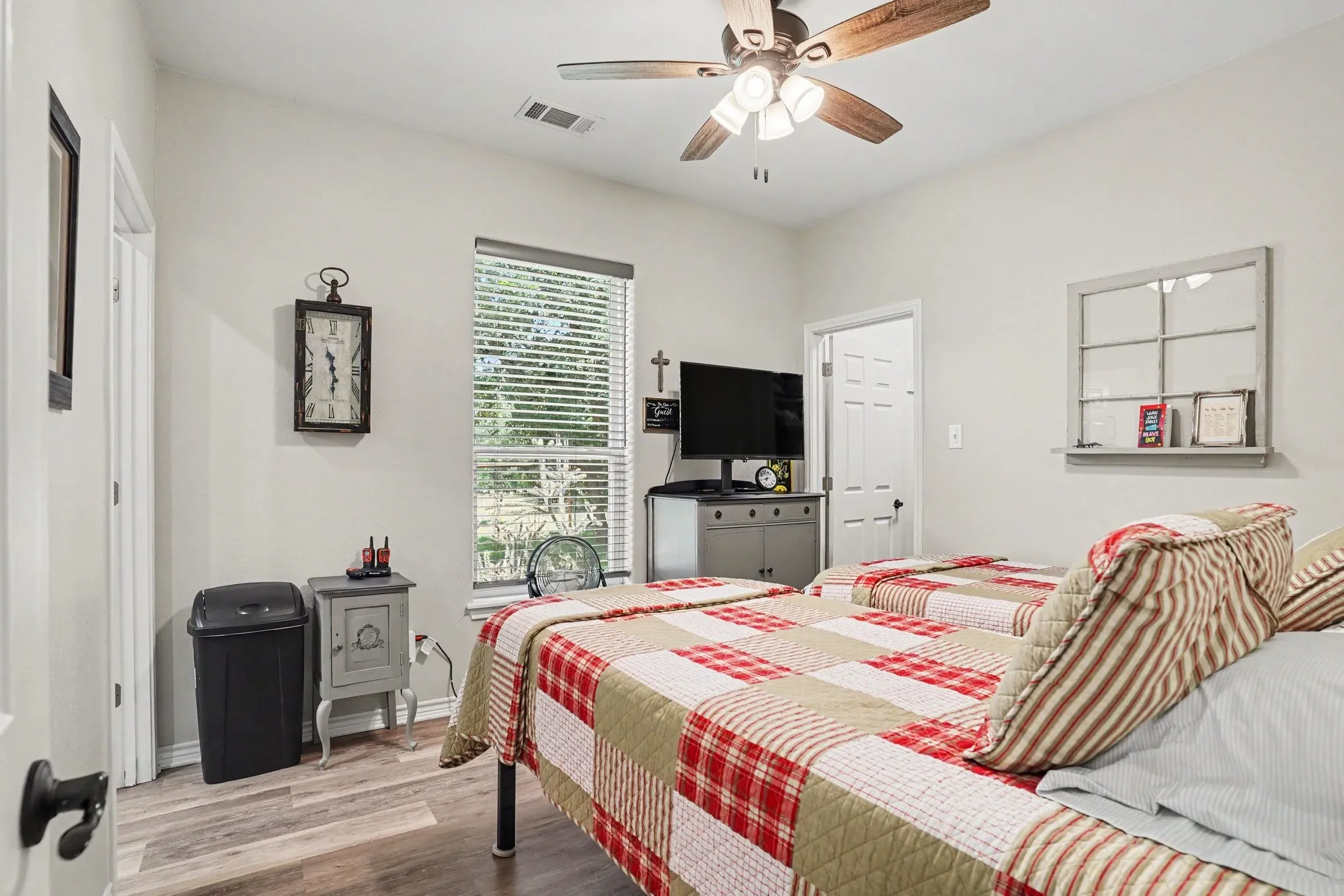 Single Family Residence For Sale in Wise County , 125 Rolling Hills Boulevard, Alvord, Texas 76225, 2 Bedrooms, 3 Bathrooms, 2 Garage spaces, 1,980 Sqft, built in 2020, Price $535,000, mls#21317412, Real Estate Agent in Alvord, Homes For Sale in Wise county, Homes For Sale in Alvord, Realtor in Alvord Texas, Real Estate Brokerage Independent Realty Texas, Luminita Cordes Realtor
