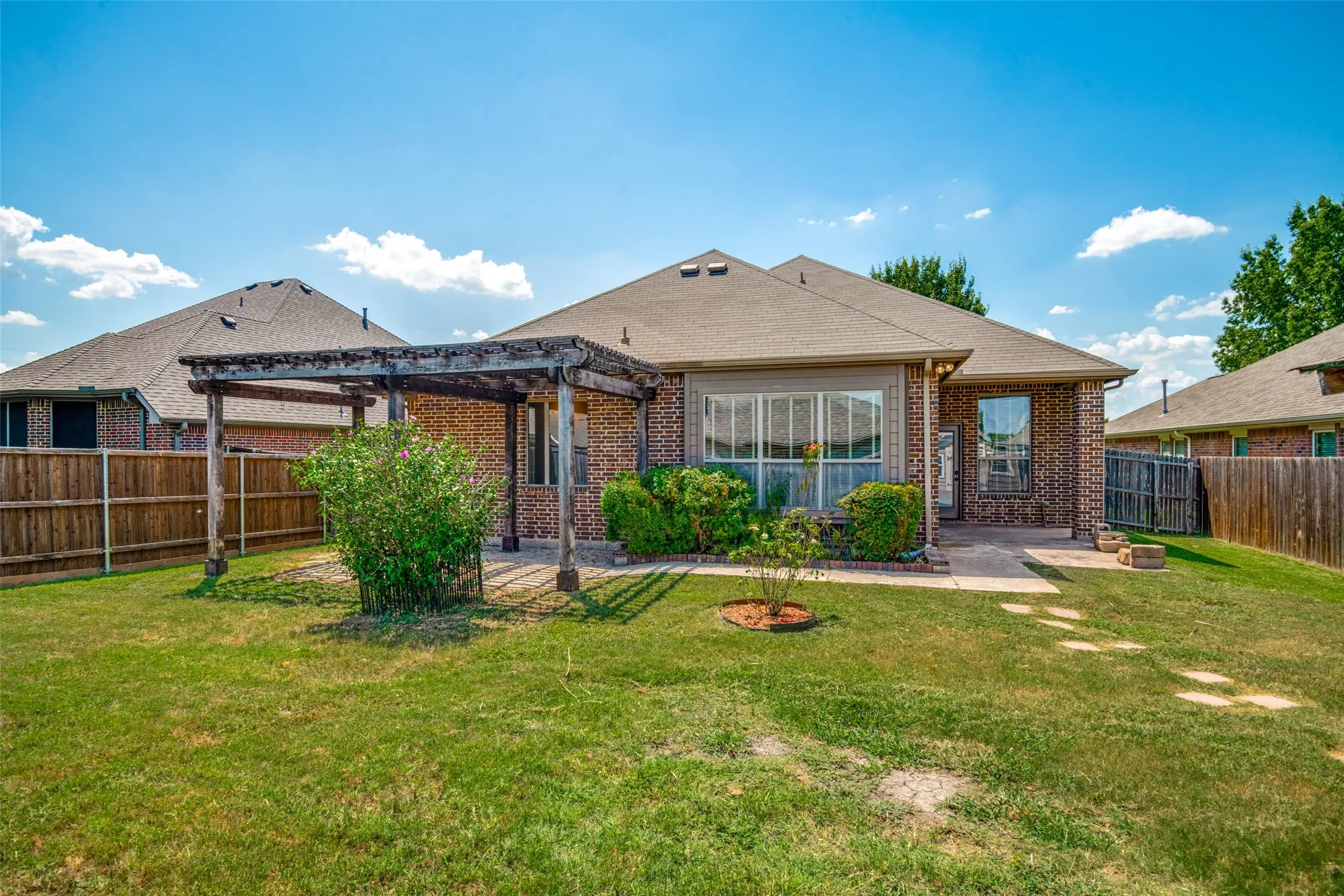 Single Family Residence For Sale in Kaufman County , 511 Mimosa Trail, Forney, Texas 75126, 4 Bedroom, 2 Bathroom, 2 Garage spaces, 2,208 Sqft, built in 2011, mls#21314735, Real Estate Agent in Forney, Homes For Sale in Kaufman county, Homes For Sale in Forney, Realtor in Forney Texas, Real Estate Brokerage Independent Realty Texas, Luminita Cordes Realtor