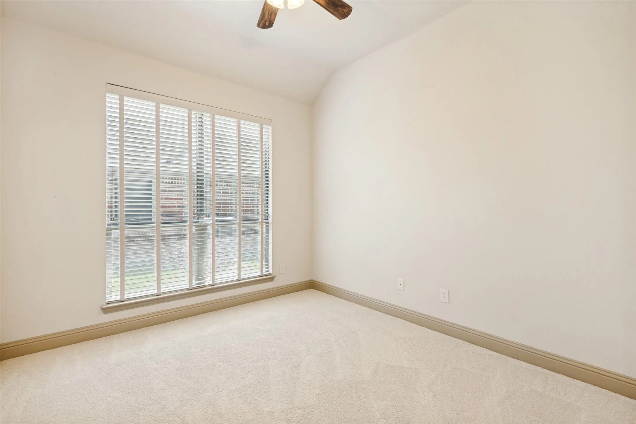 2nd with new carpet and walk in closet