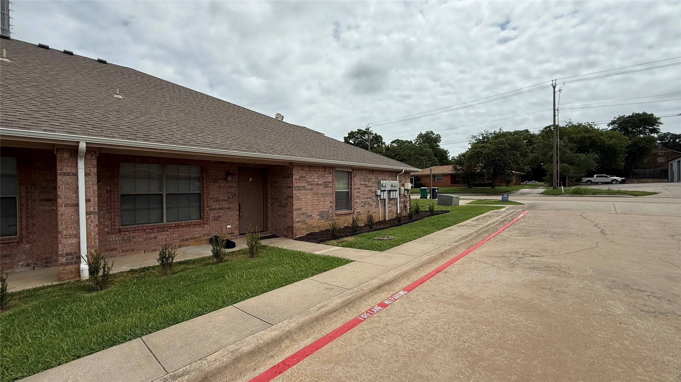 Quadruplex For Rent in Denton County , 2335 N Elm Street, Denton, Texas 76201, 3 Bedroom, 2 Bathroom, Garage spaces, 1,192 Sqft, built in 2005, mls#21324264, Real Estate Agent in Denton, Homes For Rent in Denton county, Homes For Rent in Denton, Realtor in Denton Texas, Real Estate Brokerage Independent Realty Texas, Luminita Cordes Realtor