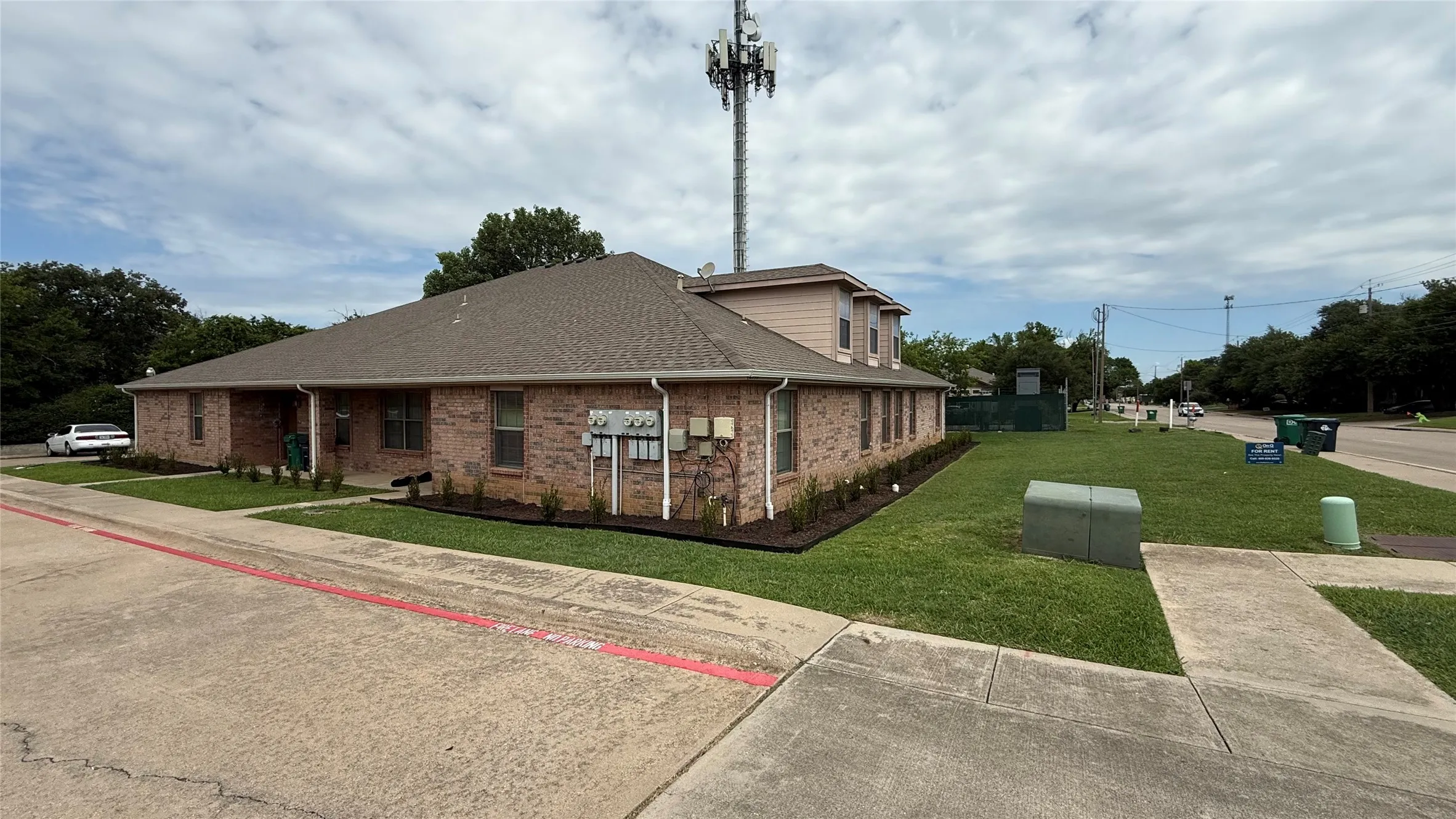 Quadruplex For Rent in Denton County , 2335 N Elm Street, Denton, Texas 76201, 3 Bedroom, 2 Bathroom, Garage spaces, 1,192 Sqft, built in 2005, mls#21324264, Real Estate Agent in Denton, Homes For Rent in Denton county, Homes For Rent in Denton, Realtor in Denton Texas, Real Estate Brokerage Independent Realty Texas, Luminita Cordes Realtor