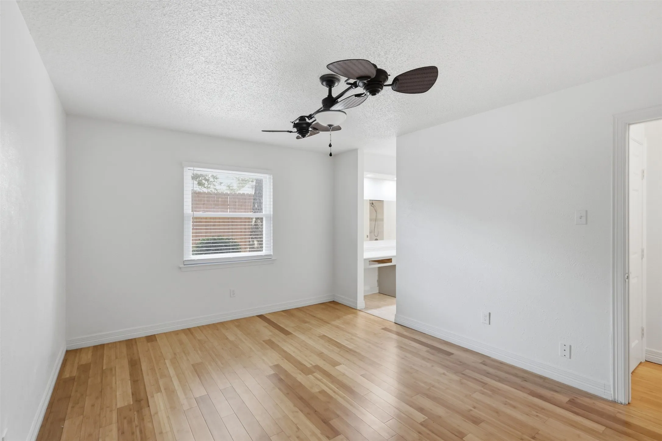 Single Family Residence For Sale in Tarrant County , 2400 York Minster Court, Arlington, Texas 76006, 4 Bedroom, 2 Bathroom, 2 Garage spaces, 1,619 Sqft, built in 1981, mls#21323015, Real Estate Agent in Arlington, Homes For Sale in Tarrant county, Homes For Sale in Arlington, Realtor in Arlington Texas, Real Estate Brokerage Independent Realty Texas, Luminita Cordes Realtor
