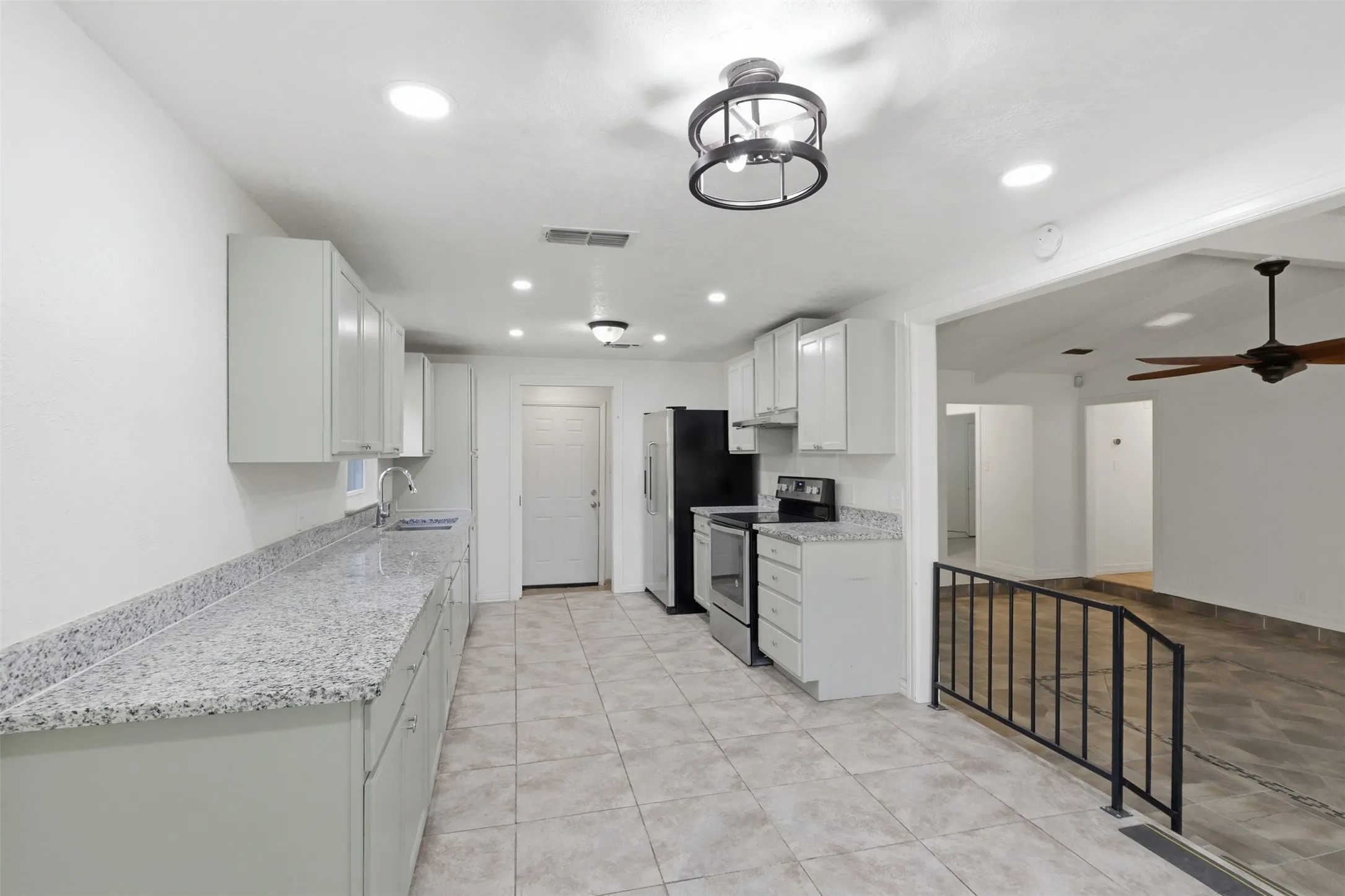 Single Family Residence For Sale in Tarrant County , 2400 York Minster Court, Arlington, Texas 76006, 4 Bedroom, 2 Bathroom, 2 Garage spaces, 1,619 Sqft, built in 1981, mls#21323015, Real Estate Agent in Arlington, Homes For Sale in Tarrant county, Homes For Sale in Arlington, Realtor in Arlington Texas, Real Estate Brokerage Independent Realty Texas, Luminita Cordes Realtor