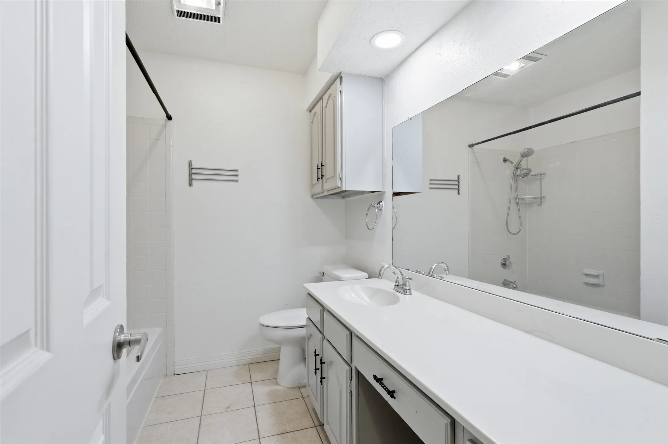 Single Family Residence For Sale in Tarrant County , 2400 York Minster Court, Arlington, Texas 76006, 4 Bedroom, 2 Bathroom, 2 Garage spaces, 1,619 Sqft, built in 1981, mls#21323015, Real Estate Agent in Arlington, Homes For Sale in Tarrant county, Homes For Sale in Arlington, Realtor in Arlington Texas, Real Estate Brokerage Independent Realty Texas, Luminita Cordes Realtor