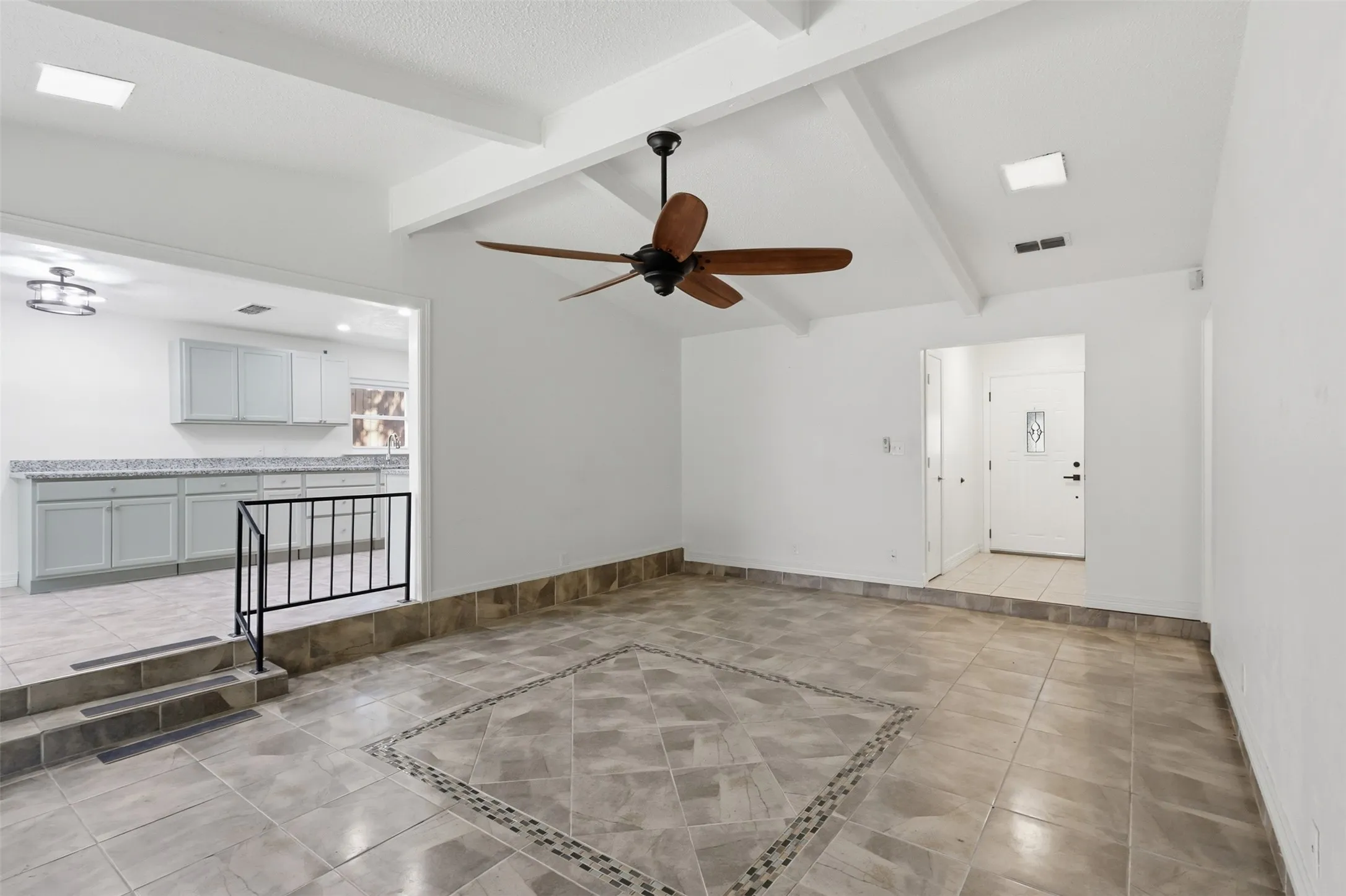 Single Family Residence For Sale in Tarrant County , 2400 York Minster Court, Arlington, Texas 76006, 4 Bedroom, 2 Bathroom, 2 Garage spaces, 1,619 Sqft, built in 1981, mls#21323015, Real Estate Agent in Arlington, Homes For Sale in Tarrant county, Homes For Sale in Arlington, Realtor in Arlington Texas, Real Estate Brokerage Independent Realty Texas, Luminita Cordes Realtor