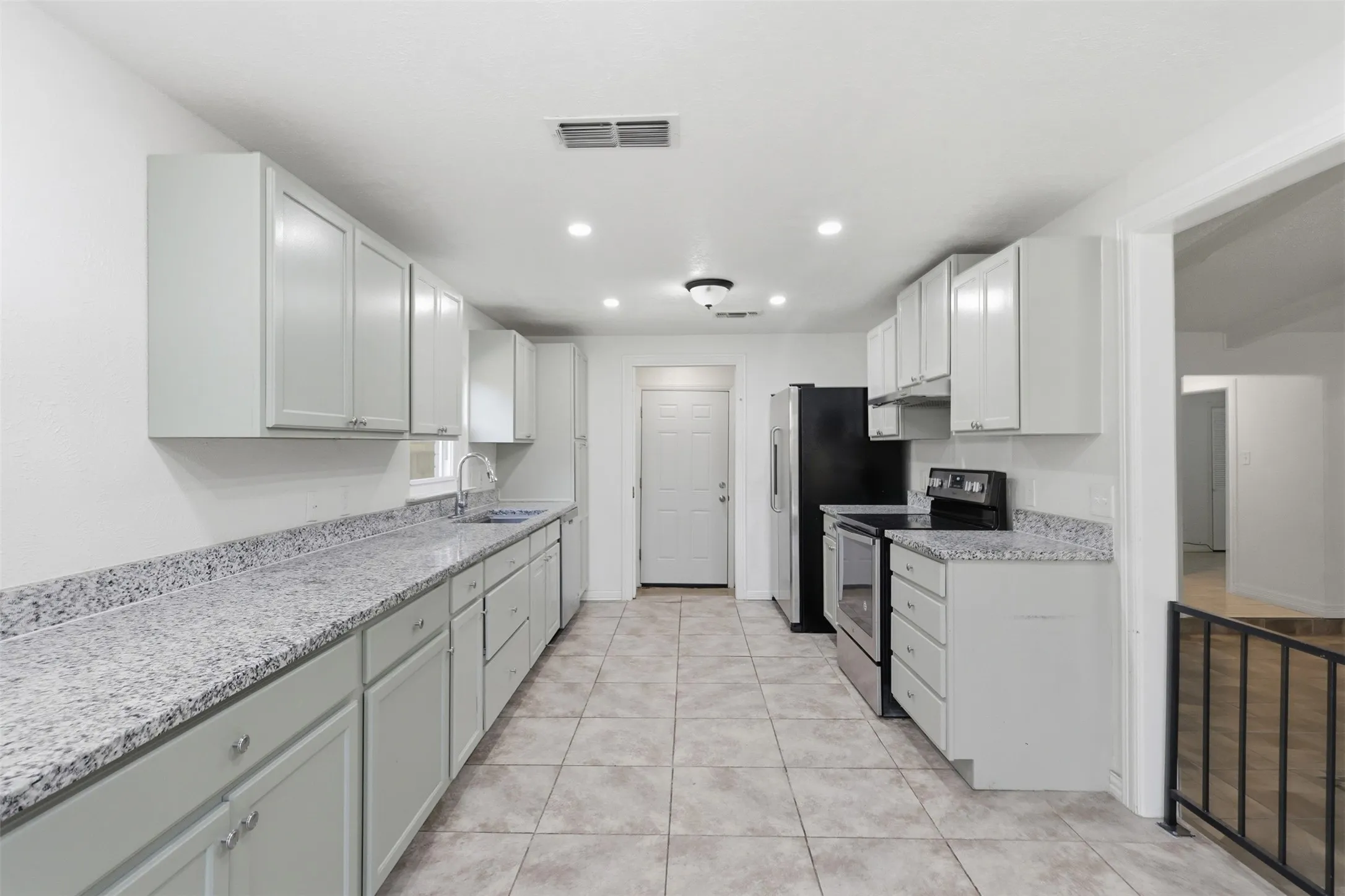 Single Family Residence For Sale in Tarrant County , 2400 York Minster Court, Arlington, Texas 76006, 4 Bedroom, 2 Bathroom, 2 Garage spaces, 1,619 Sqft, built in 1981, mls#21323015, Real Estate Agent in Arlington, Homes For Sale in Tarrant county, Homes For Sale in Arlington, Realtor in Arlington Texas, Real Estate Brokerage Independent Realty Texas, Luminita Cordes Realtor