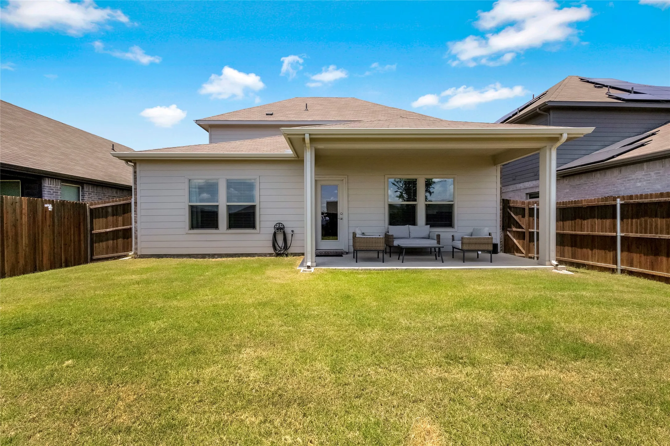 17 x 7 Covered Patio perfect for entertaining!