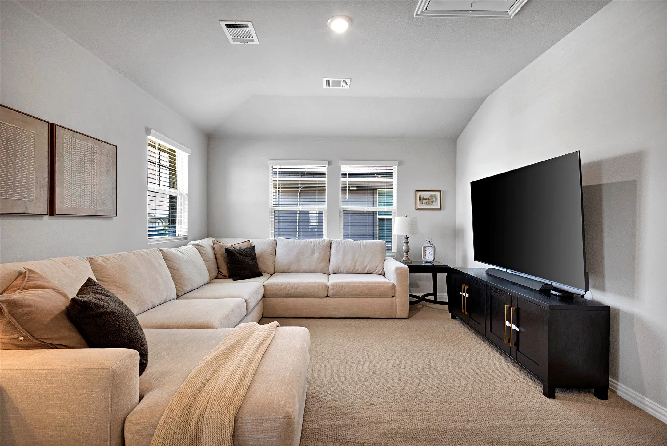 Flexible Living Room, Level 2