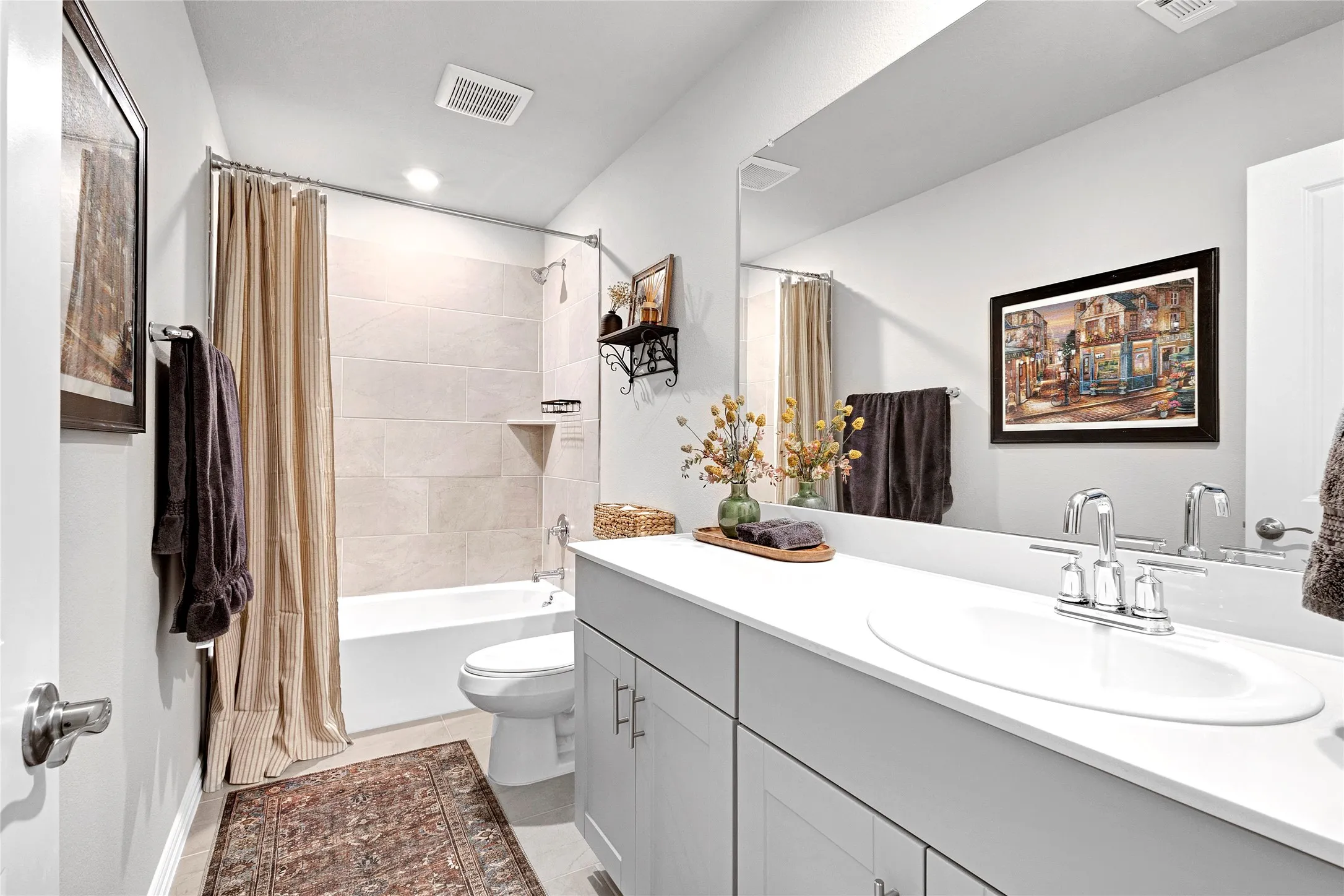 Full bathroom, Level 2