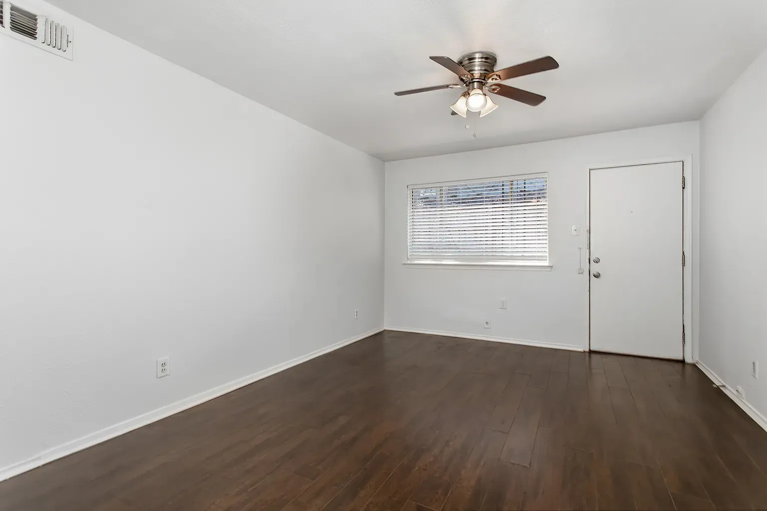 Apartment For Sale in Dallas County , 5722 Gaston Avenue, Dallas, Texas 75214, 0, 0, Garage spaces, 0 Sqft, built in 1958, mls#21324260, Real Estate Agent in Dallas, Homes For Sale in Dallas county, Homes For Sale in Dallas, Realtor in Dallas Texas, Real Estate Brokerage Independent Realty Texas, Luminita Cordes Realtor