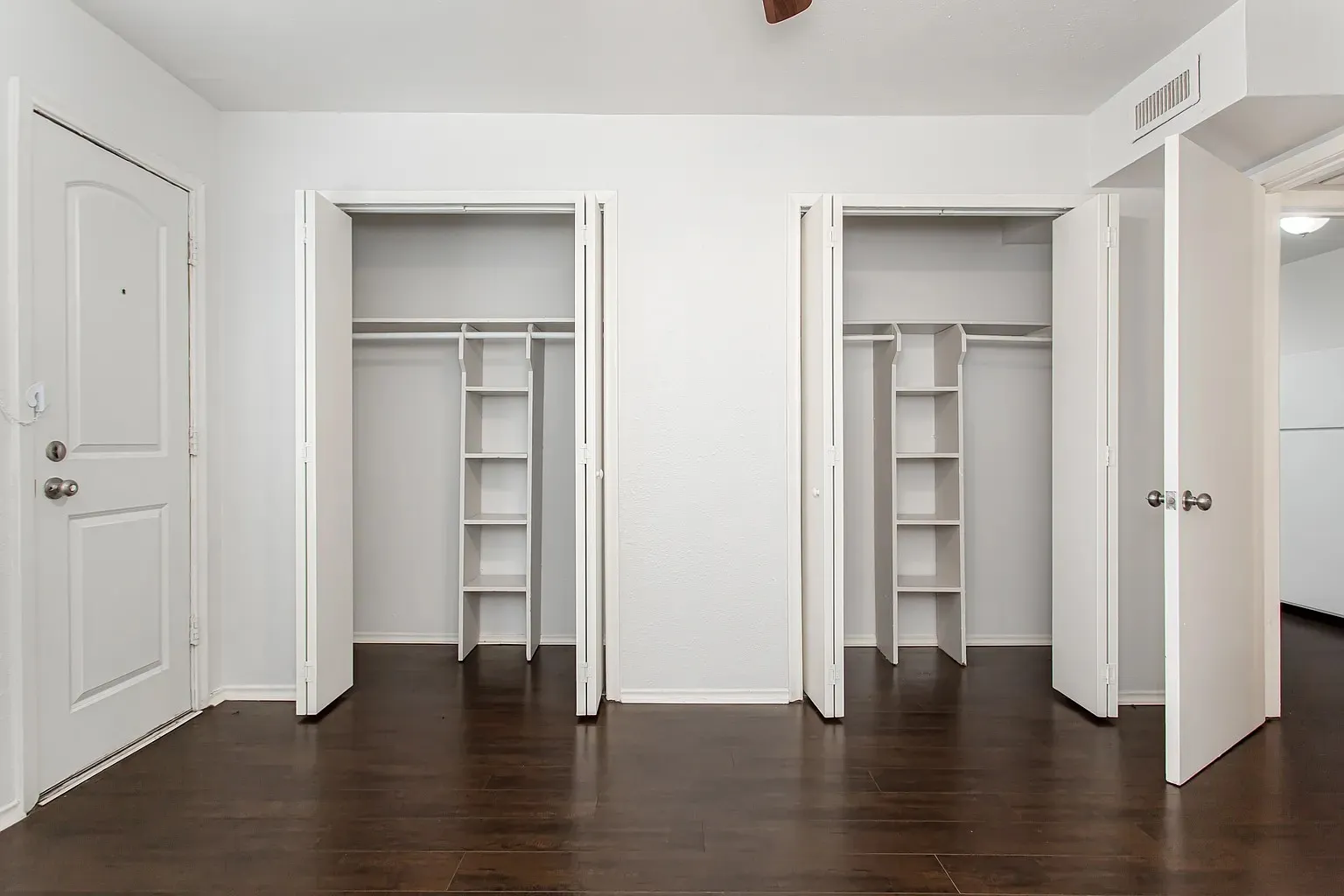 Apartment For Sale in Dallas County , 5722 Gaston Avenue, Dallas, Texas 75214, 0, 0, Garage spaces, 0 Sqft, built in 1958, mls#21324260, Real Estate Agent in Dallas, Homes For Sale in Dallas county, Homes For Sale in Dallas, Realtor in Dallas Texas, Real Estate Brokerage Independent Realty Texas, Luminita Cordes Realtor