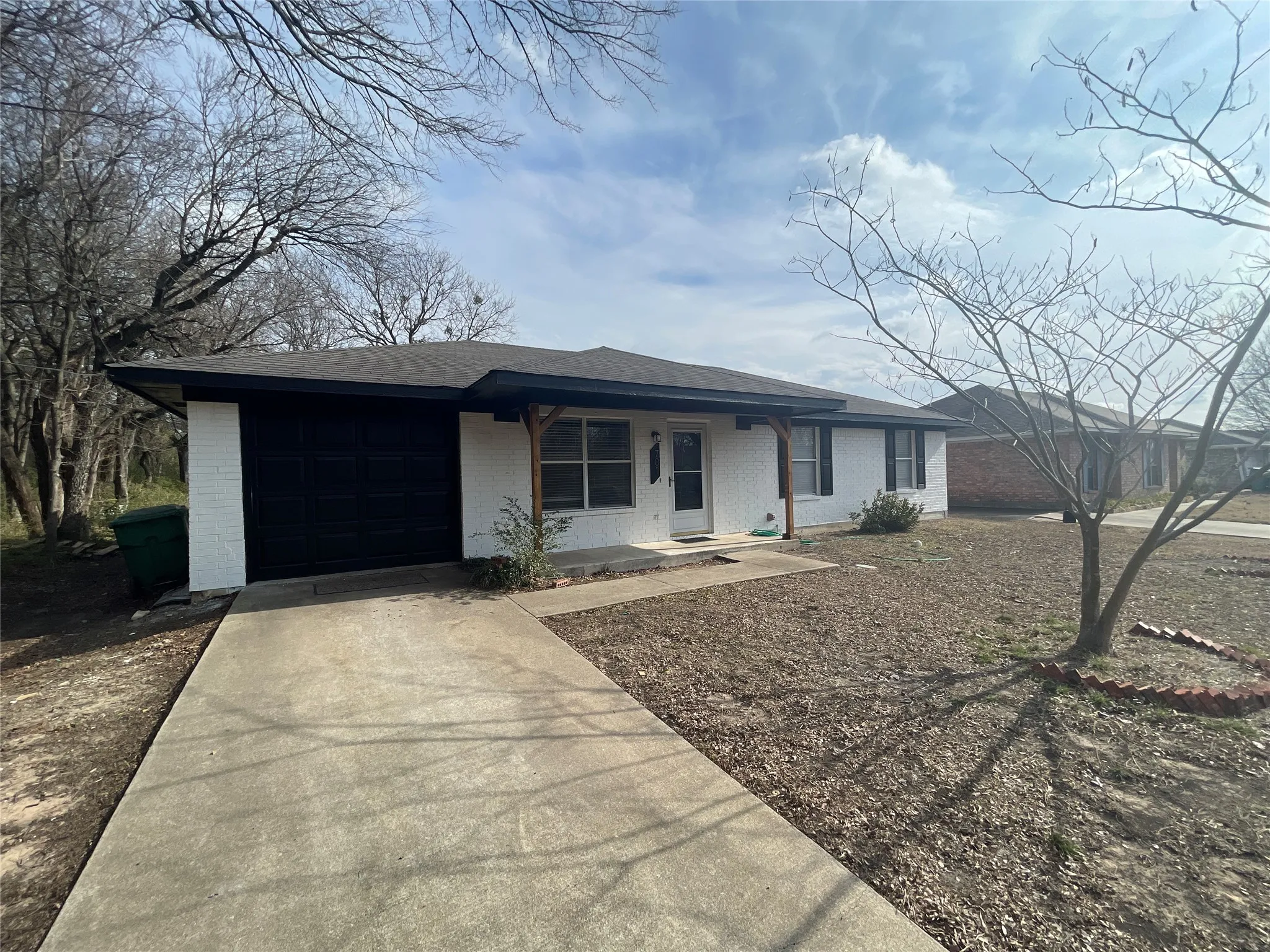 Single Family Residence For Rent in Grayson County , 701 S Valentine Drive, Sherman, Texas 75090, 3 Bedroom, 2 Bathroom, 1 Garage spaces, 1,428 Sqft, built in 1994, mls#21324299, Real Estate Agent in Sherman, Homes For Rent in Grayson county, Homes For Rent in Sherman, Realtor in Sherman Texas, Real Estate Brokerage Independent Realty Texas, Luminita Cordes Realtor