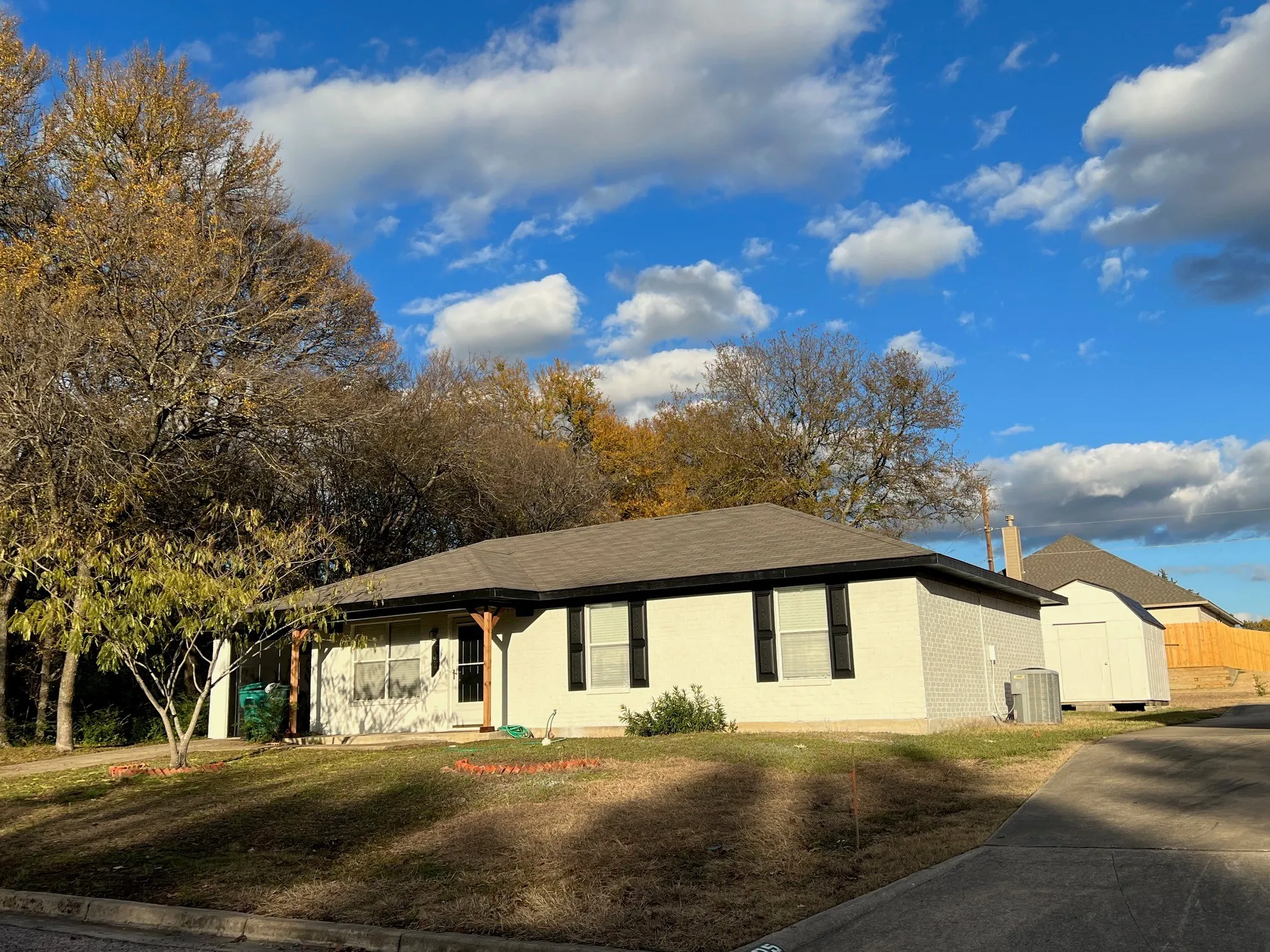 Single Family Residence For Rent in Grayson County , 701 S Valentine Drive, Sherman, Texas 75090, 3 Bedroom, 2 Bathroom, 1 Garage spaces, 1,428 Sqft, built in 1994, mls#21324299, Real Estate Agent in Sherman, Homes For Rent in Grayson county, Homes For Rent in Sherman, Realtor in Sherman Texas, Real Estate Brokerage Independent Realty Texas, Luminita Cordes Realtor