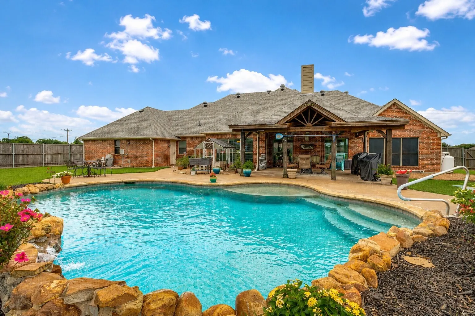 Single Family Residence For Sale in Collin County , 1745 County Road 1106, Anna, Texas 75409, 4 Bedroom, 3 Bathroom, 3 Garage spaces, 3,411 Sqft, built in 2014, mls#21315957, Real Estate Agent in Anna, Homes For Sale in Collin county, Homes For Sale in Anna, Realtor in Anna Texas, Real Estate Brokerage Independent Realty Texas, Luminita Cordes Realtor