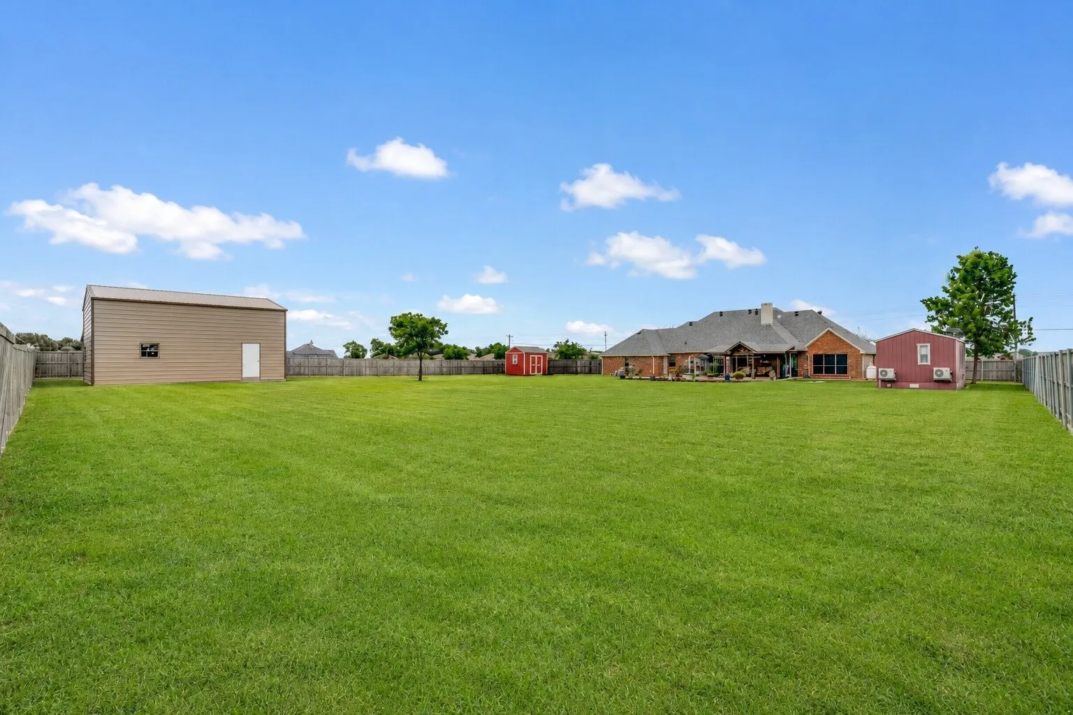 Single Family Residence For Sale in Collin County , 1745 County Road 1106, Anna, Texas 75409, 4 Bedroom, 3 Bathroom, 3 Garage spaces, 3,411 Sqft, built in 2014, mls#21315957, Real Estate Agent in Anna, Homes For Sale in Collin county, Homes For Sale in Anna, Realtor in Anna Texas, Real Estate Brokerage Independent Realty Texas, Luminita Cordes Realtor