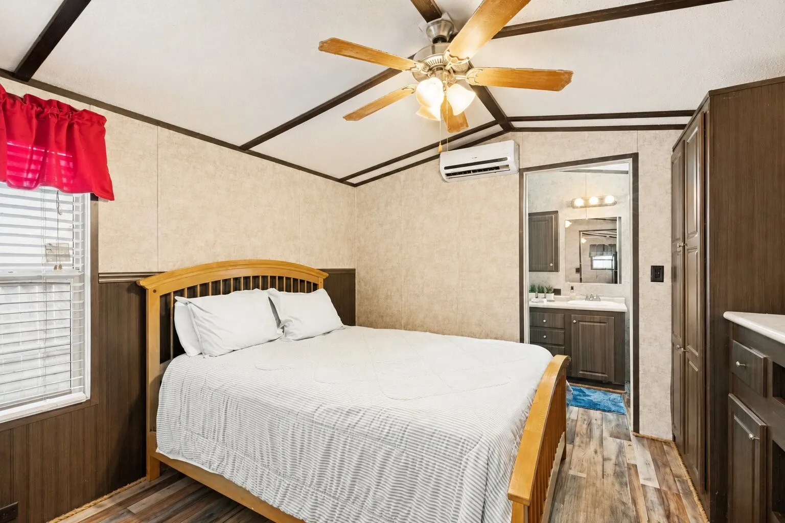 Single Family Residence For Sale in Collin County , 1745 County Road 1106, Anna, Texas 75409, 4 Bedroom, 3 Bathroom, 3 Garage spaces, 3,411 Sqft, built in 2014, mls#21315957, Real Estate Agent in Anna, Homes For Sale in Collin county, Homes For Sale in Anna, Realtor in Anna Texas, Real Estate Brokerage Independent Realty Texas, Luminita Cordes Realtor