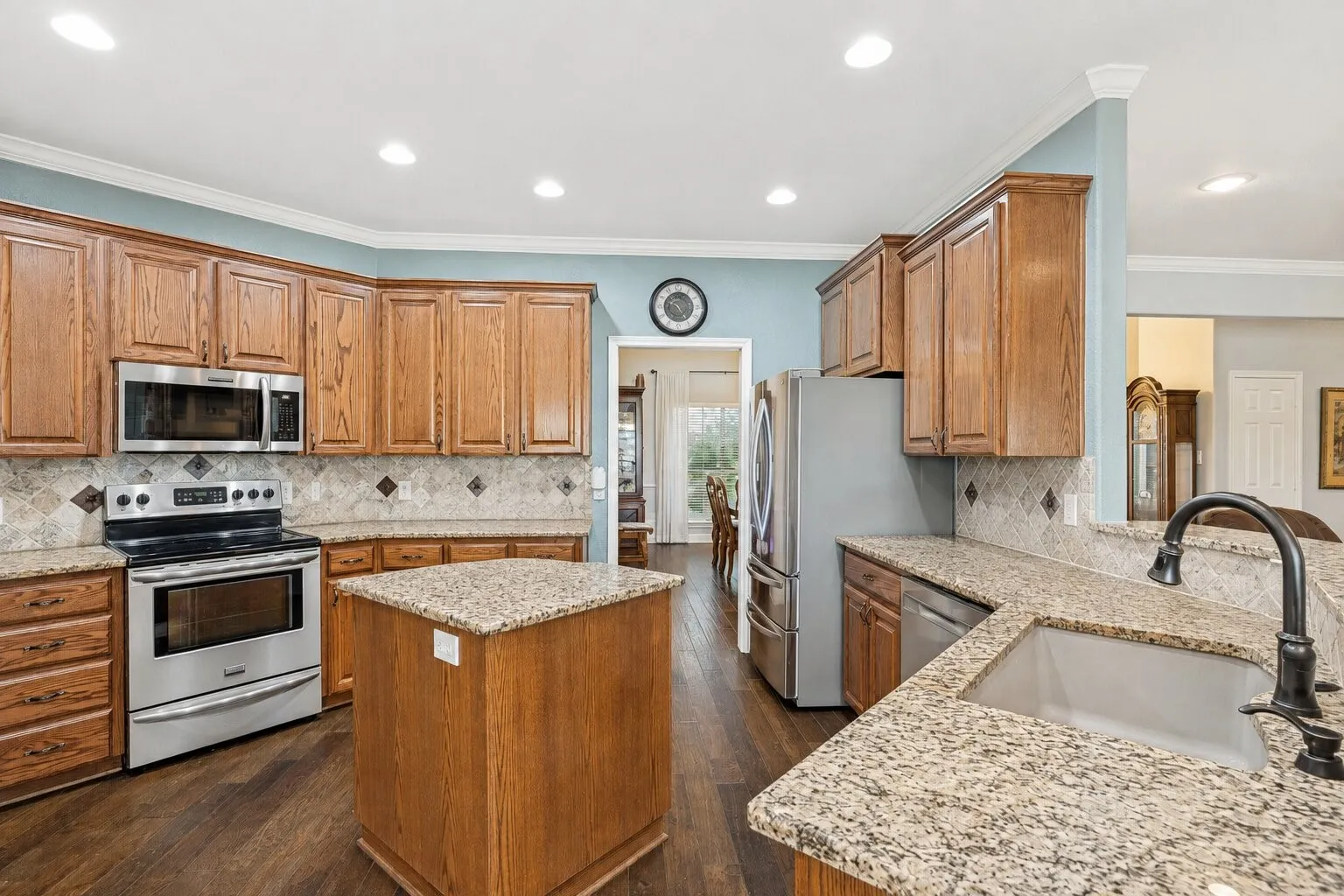 Single Family Residence For Sale in Collin County , 1745 County Road 1106, Anna, Texas 75409, 4 Bedroom, 3 Bathroom, 3 Garage spaces, 3,411 Sqft, built in 2014, mls#21315957, Real Estate Agent in Anna, Homes For Sale in Collin county, Homes For Sale in Anna, Realtor in Anna Texas, Real Estate Brokerage Independent Realty Texas, Luminita Cordes Realtor