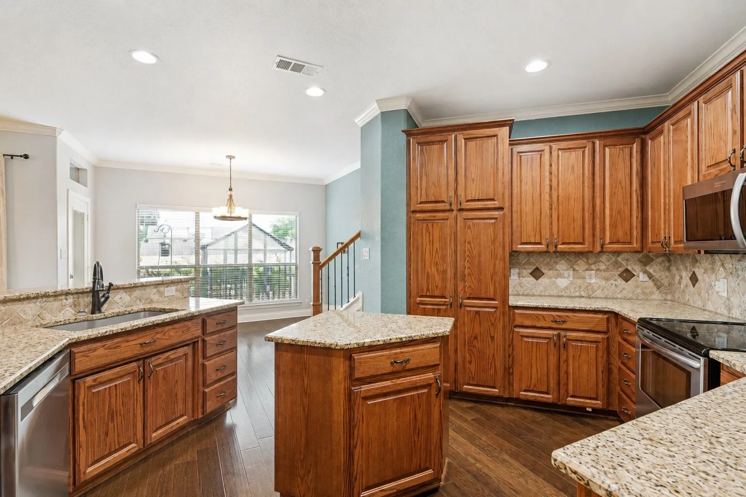 Single Family Residence For Sale in Collin County , 1745 County Road 1106, Anna, Texas 75409, 4 Bedroom, 3 Bathroom, 3 Garage spaces, 3,411 Sqft, built in 2014, mls#21315957, Real Estate Agent in Anna, Homes For Sale in Collin county, Homes For Sale in Anna, Realtor in Anna Texas, Real Estate Brokerage Independent Realty Texas, Luminita Cordes Realtor