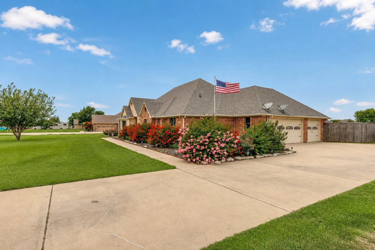 Single Family Residence For Sale in Collin County , 1745 County Road 1106, Anna, Texas 75409, 4 Bedroom, 3 Bathroom, 3 Garage spaces, 3,411 Sqft, built in 2014, mls#21315957, Real Estate Agent in Anna, Homes For Sale in Collin county, Homes For Sale in Anna, Realtor in Anna Texas, Real Estate Brokerage Independent Realty Texas, Luminita Cordes Realtor