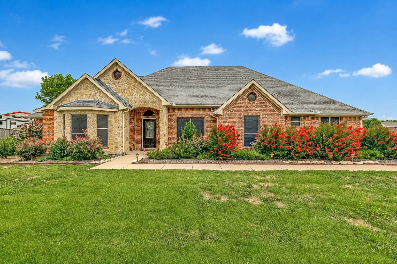 Single Family Residence For Sale in Collin County , 1745 County Road 1106, Anna, Texas 75409, 4 Bedroom, 3 Bathroom, 3 Garage spaces, 3,411 Sqft, built in 2014, mls#21315957, Real Estate Agent in Anna, Homes For Sale in Collin county, Homes For Sale in Anna, Realtor in Anna Texas, Real Estate Brokerage Independent Realty Texas, Luminita Cordes Realtor