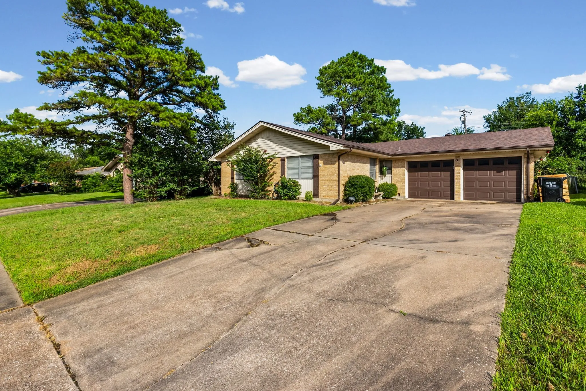 Single Family Residence For Sale in Hunt County , 5213 Hilltop Drive, Greenville, Texas 75402, 3 Bedroom, 2 Bathroom, 2 Garage spaces, 1,132 Sqft, built in 1975, Price $218,400, mls#21319728, Real Estate Agent in Greenville, Homes For Sale in Hunt county, Homes For Sale in Greenville, Realtor in Greenville Texas, Real Estate Brokerage Independent Realty Texas, Luminita Cordes Realtor
