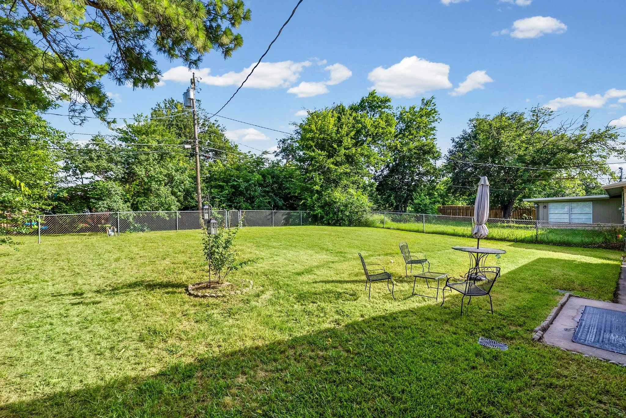 Single Family Residence For Sale in Hunt County , 5213 Hilltop Drive, Greenville, Texas 75402, 3 Bedroom, 2 Bathroom, 2 Garage spaces, 1,132 Sqft, built in 1975, Price $218,400, mls#21319728, Real Estate Agent in Greenville, Homes For Sale in Hunt county, Homes For Sale in Greenville, Realtor in Greenville Texas, Real Estate Brokerage Independent Realty Texas, Luminita Cordes Realtor