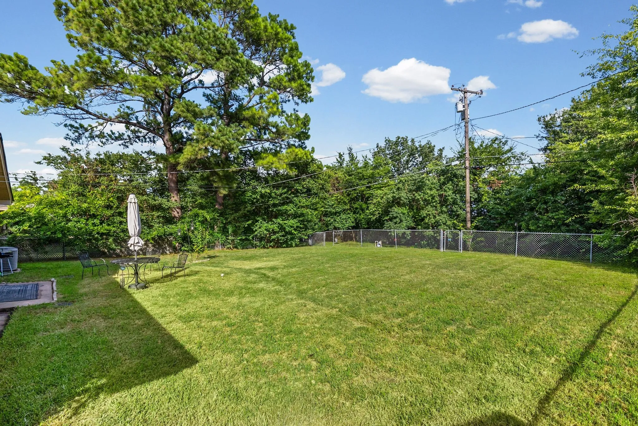 Single Family Residence For Sale in Hunt County , 5213 Hilltop Drive, Greenville, Texas 75402, 3 Bedroom, 2 Bathroom, 2 Garage spaces, 1,132 Sqft, built in 1975, Price $218,400, mls#21319728, Real Estate Agent in Greenville, Homes For Sale in Hunt county, Homes For Sale in Greenville, Realtor in Greenville Texas, Real Estate Brokerage Independent Realty Texas, Luminita Cordes Realtor