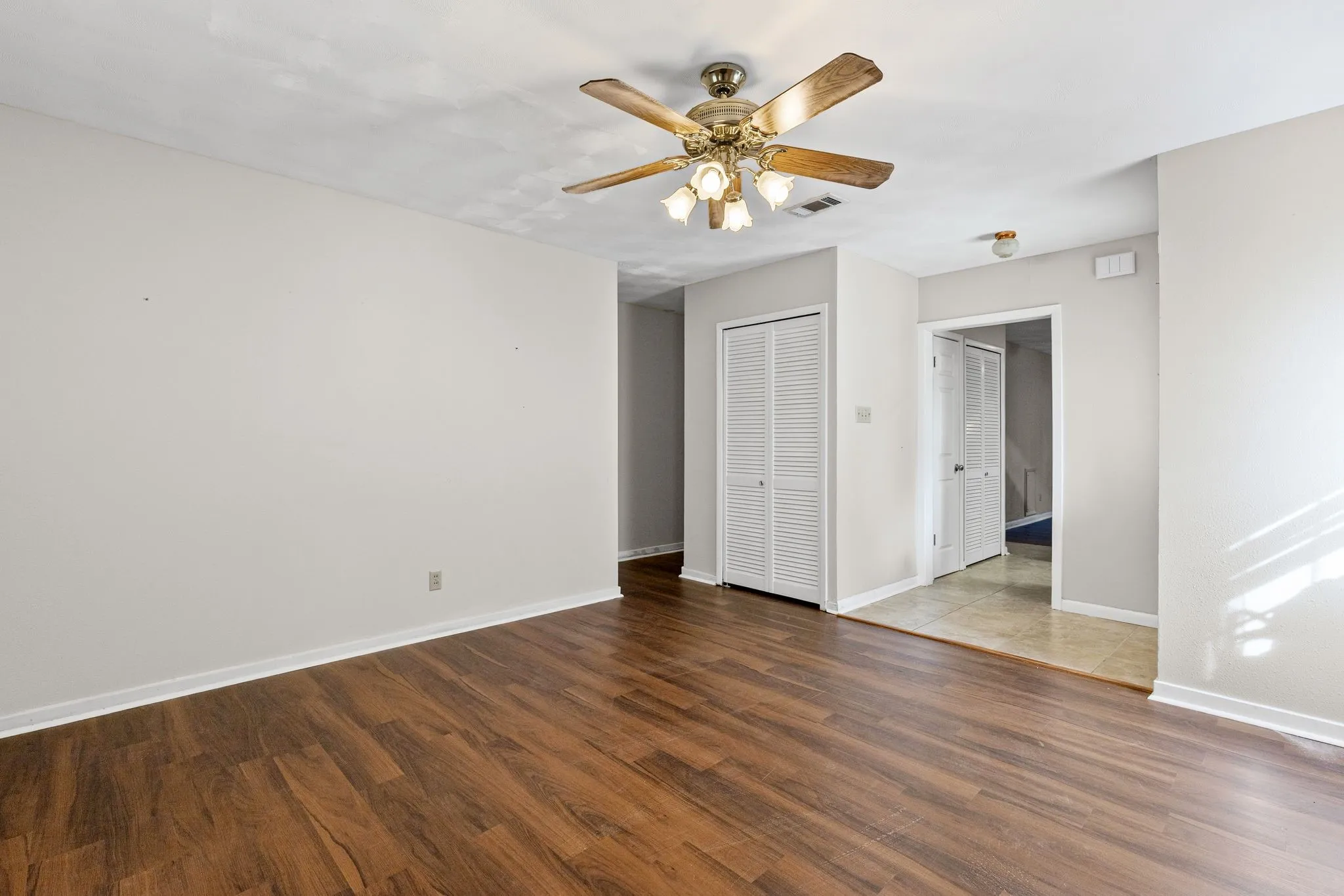 Single Family Residence For Sale in Hunt County , 5213 Hilltop Drive, Greenville, Texas 75402, 3 Bedroom, 2 Bathroom, 2 Garage spaces, 1,132 Sqft, built in 1975, Price $218,400, mls#21319728, Real Estate Agent in Greenville, Homes For Sale in Hunt county, Homes For Sale in Greenville, Realtor in Greenville Texas, Real Estate Brokerage Independent Realty Texas, Luminita Cordes Realtor